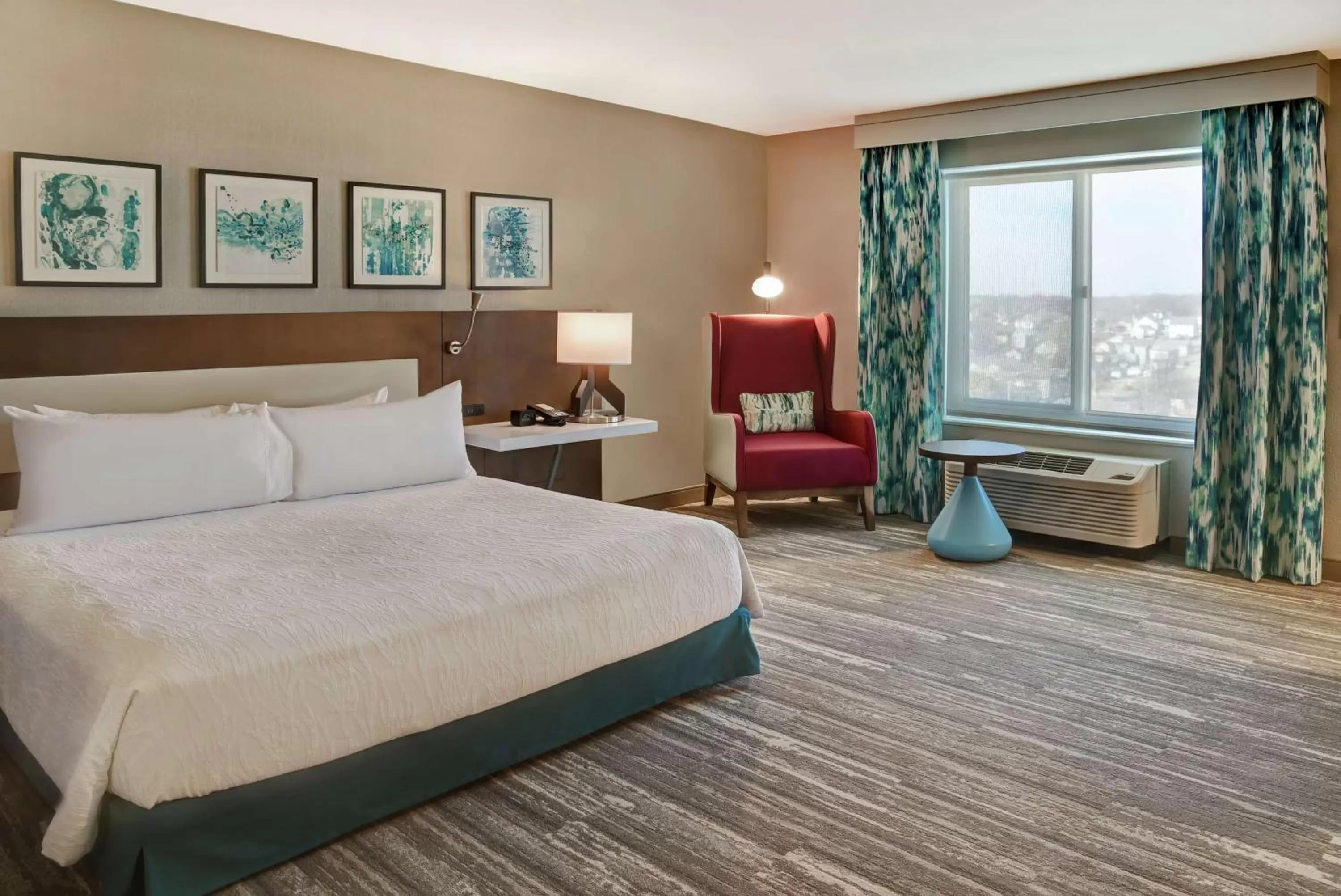 Bed in Hilton Garden Inn Kansas City/Kansas