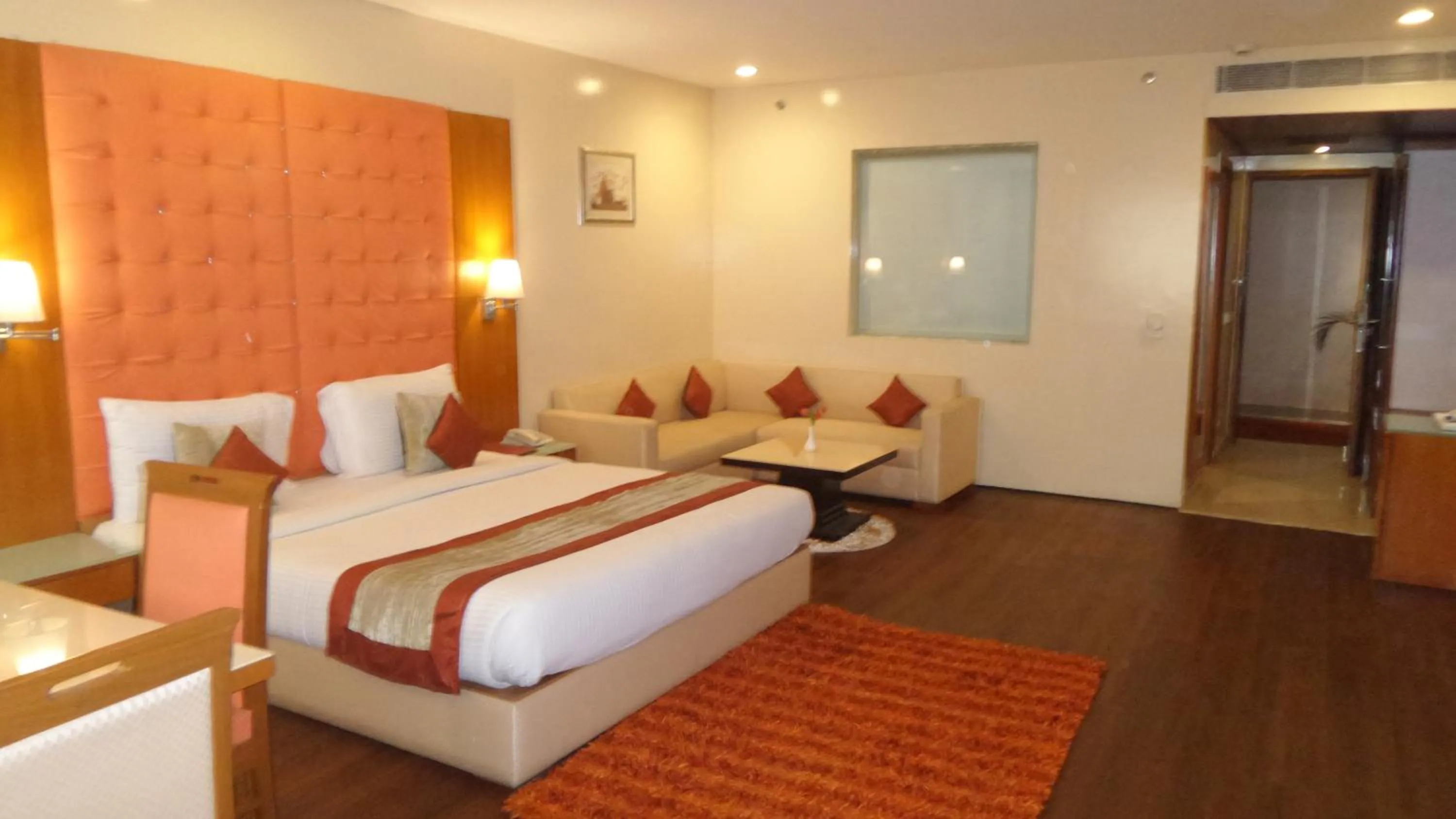 Photo of the whole room, Bed in Airport Hotel Ramhan Palace Mahipalpur