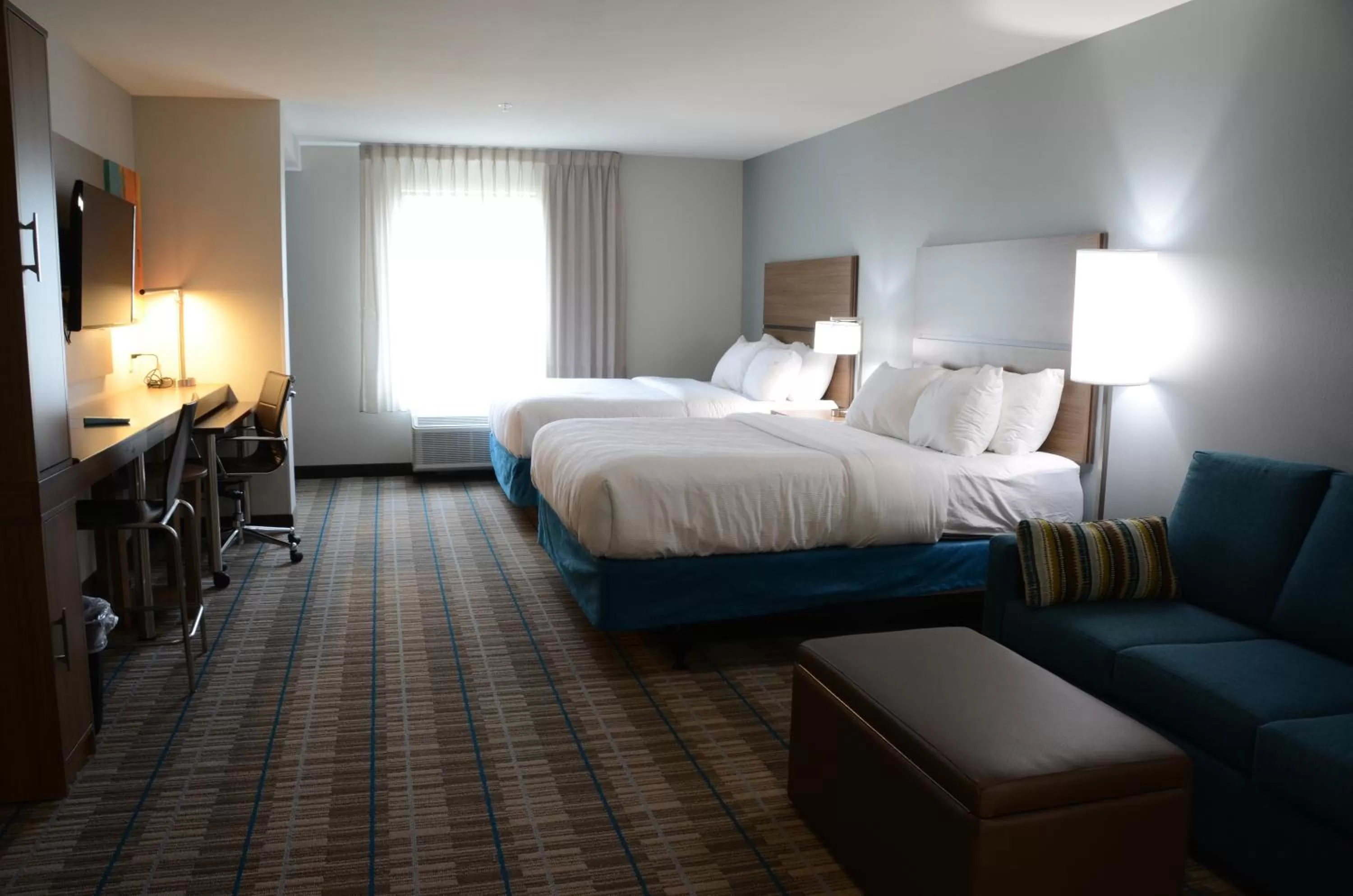 Photo of the whole room, Bed in MainStay Suites Bowling Green North