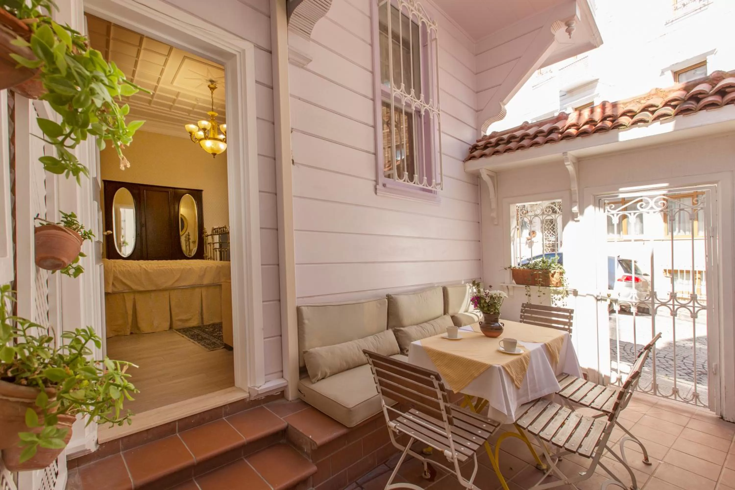 Garden in Darussaade Hotel Old City - Sultanahmet