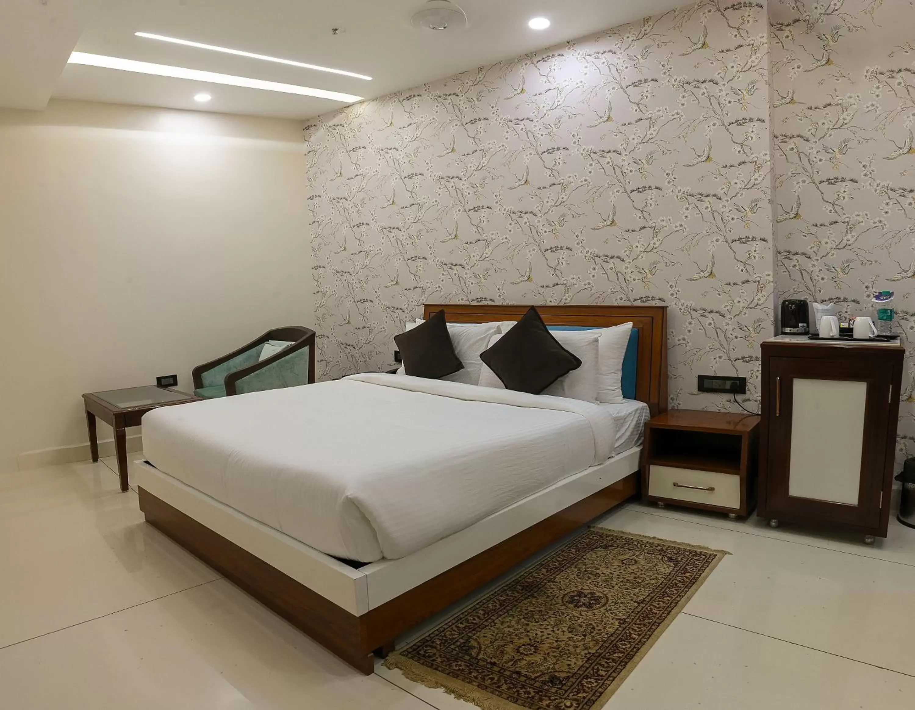 Club Luxuria in Hotel Leela Grande Club Luxuria in Hotel Leela Grande