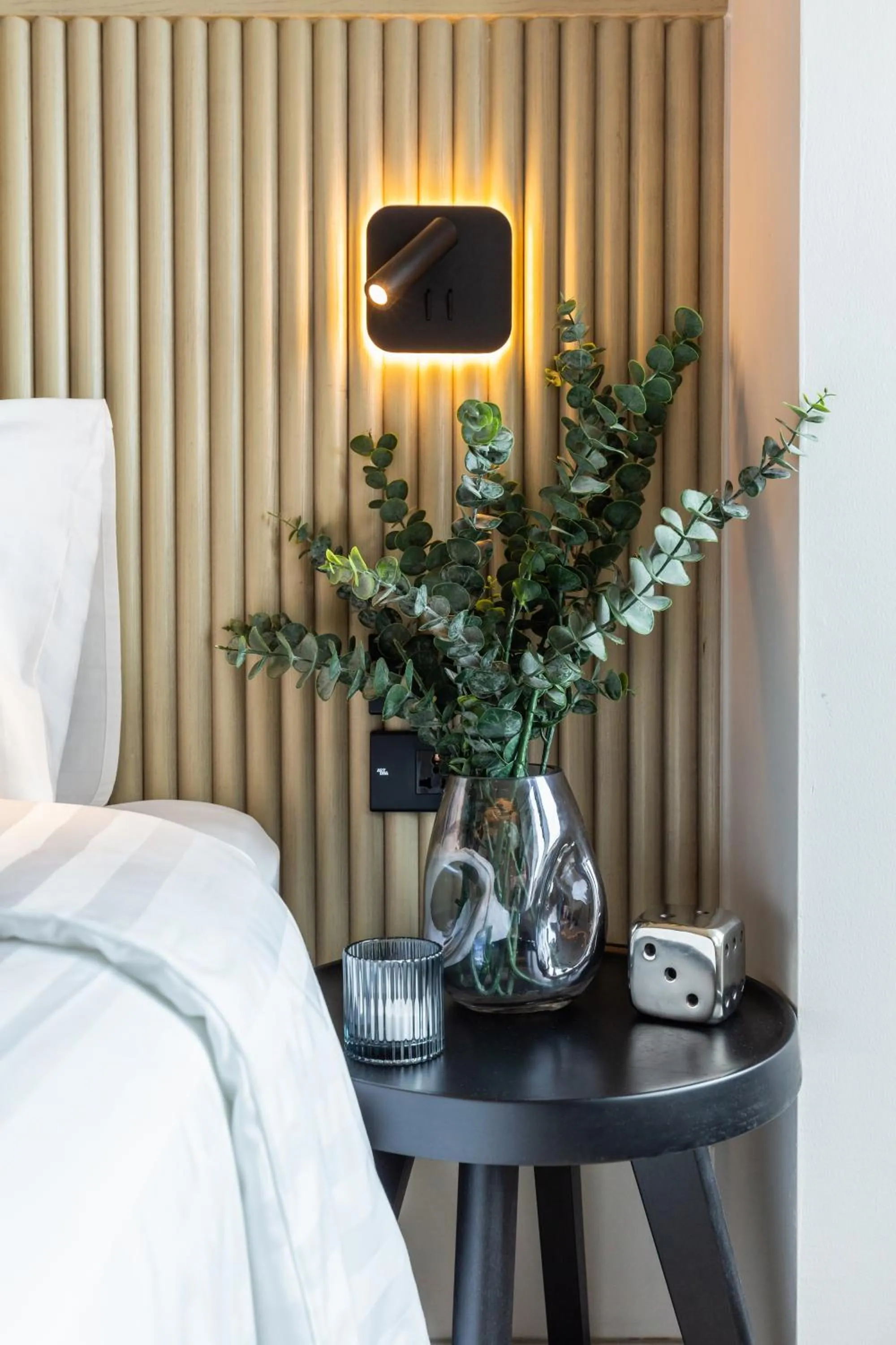 Guests, Bed in Mii Hotel Srinakarin