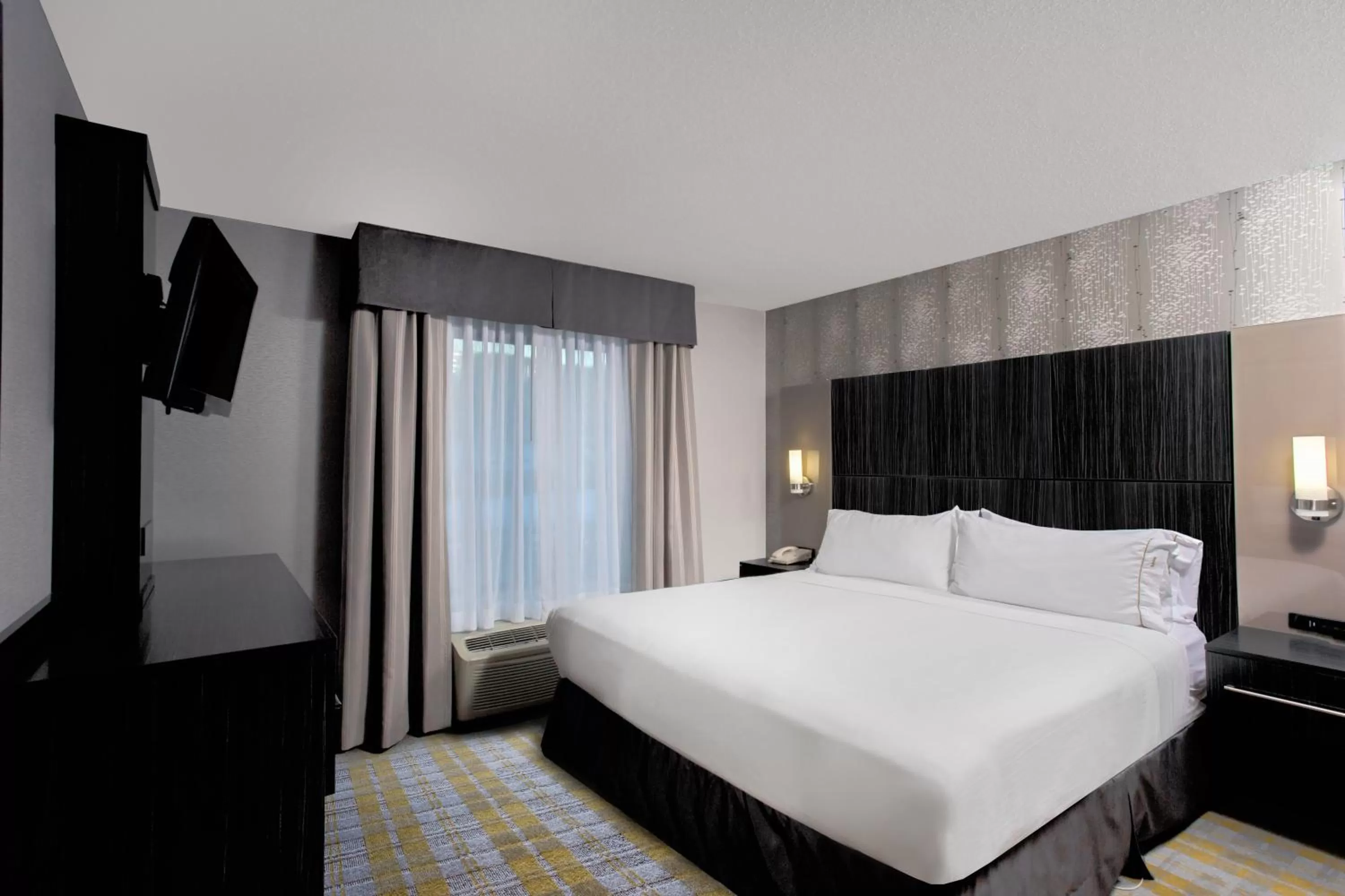 Photo of the whole room, Bed in Holiday Inn Express & Suites Cooperstown by IHG