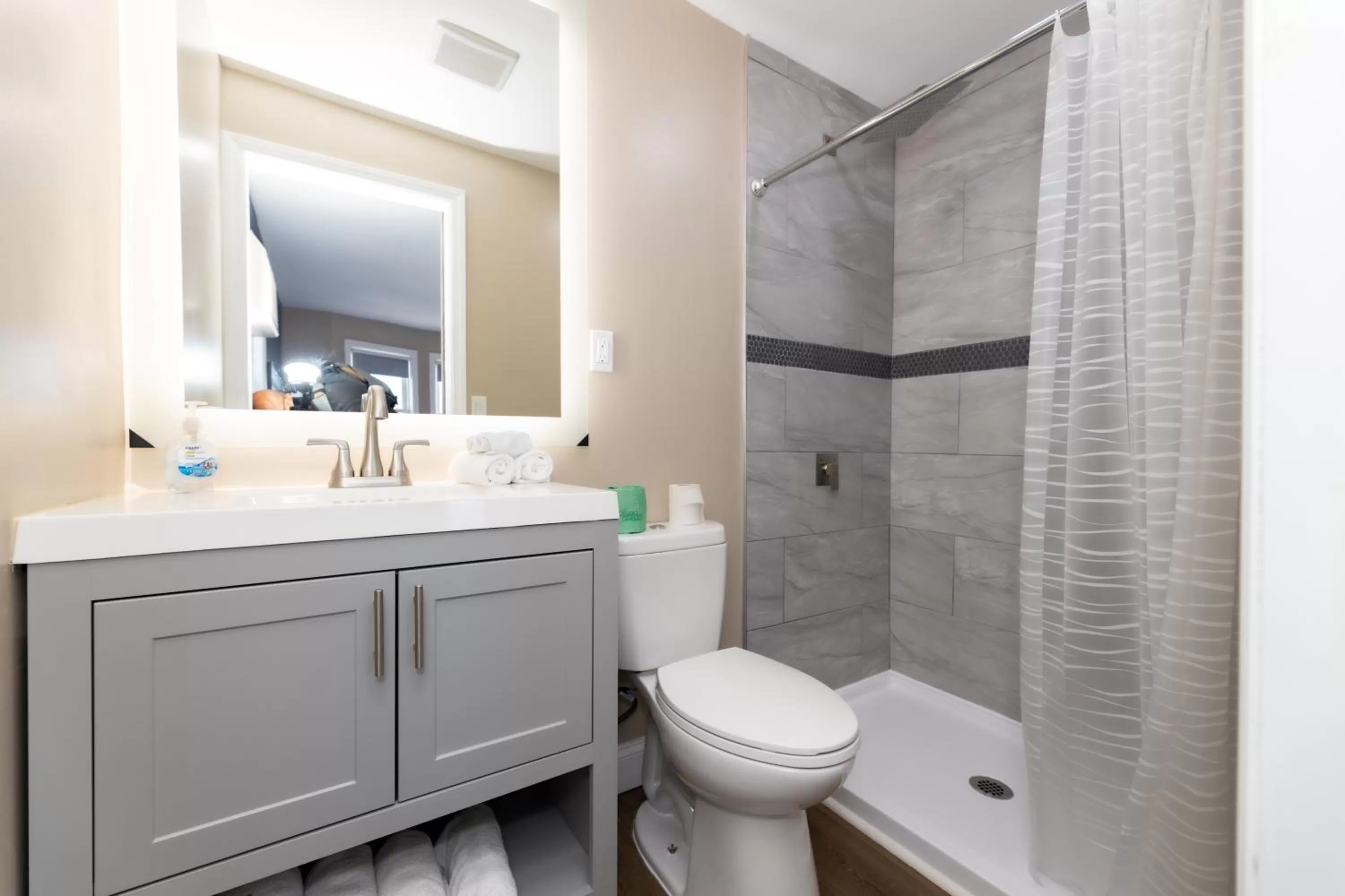 Bathroom in Seaside Sands Inn