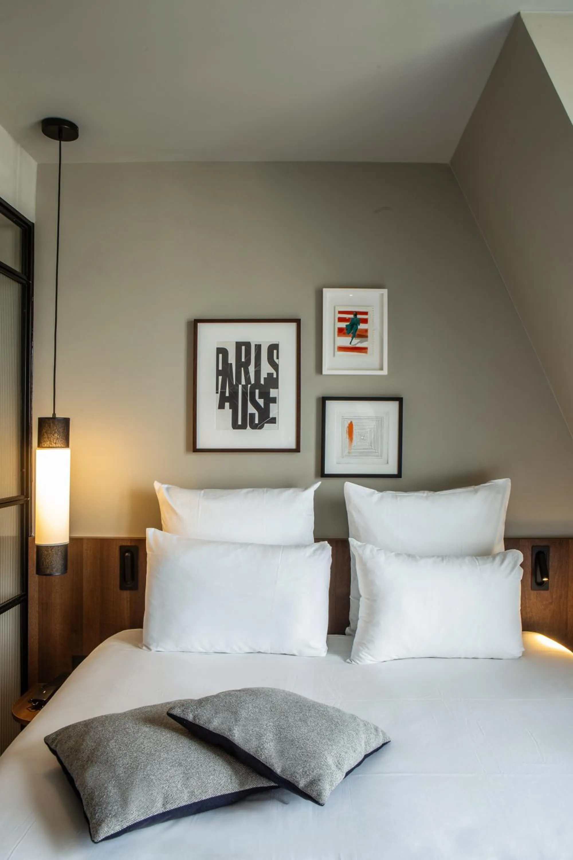 Bed in Hotel Flanelles Paris