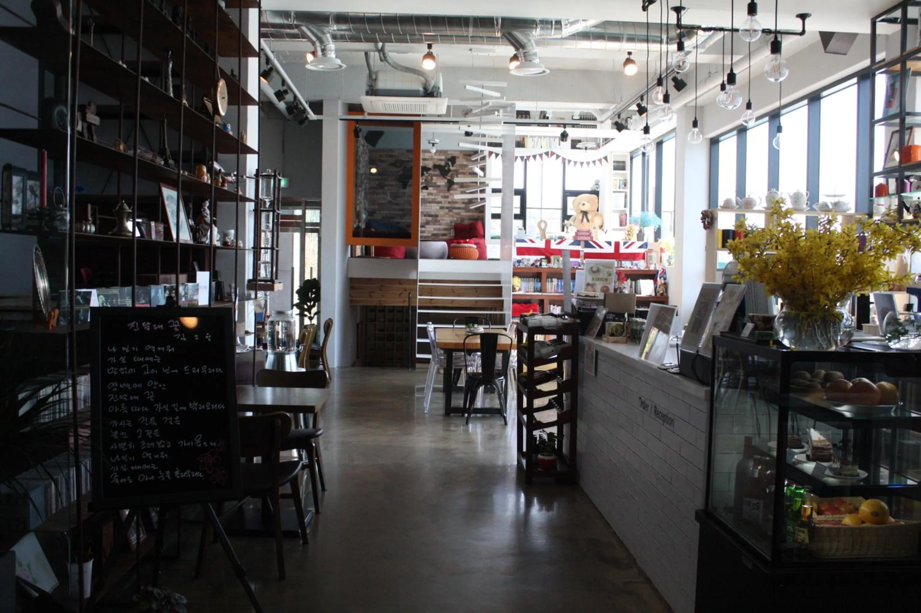 Property building in Andong Poong-gyung HOSTEL n LIBRARY