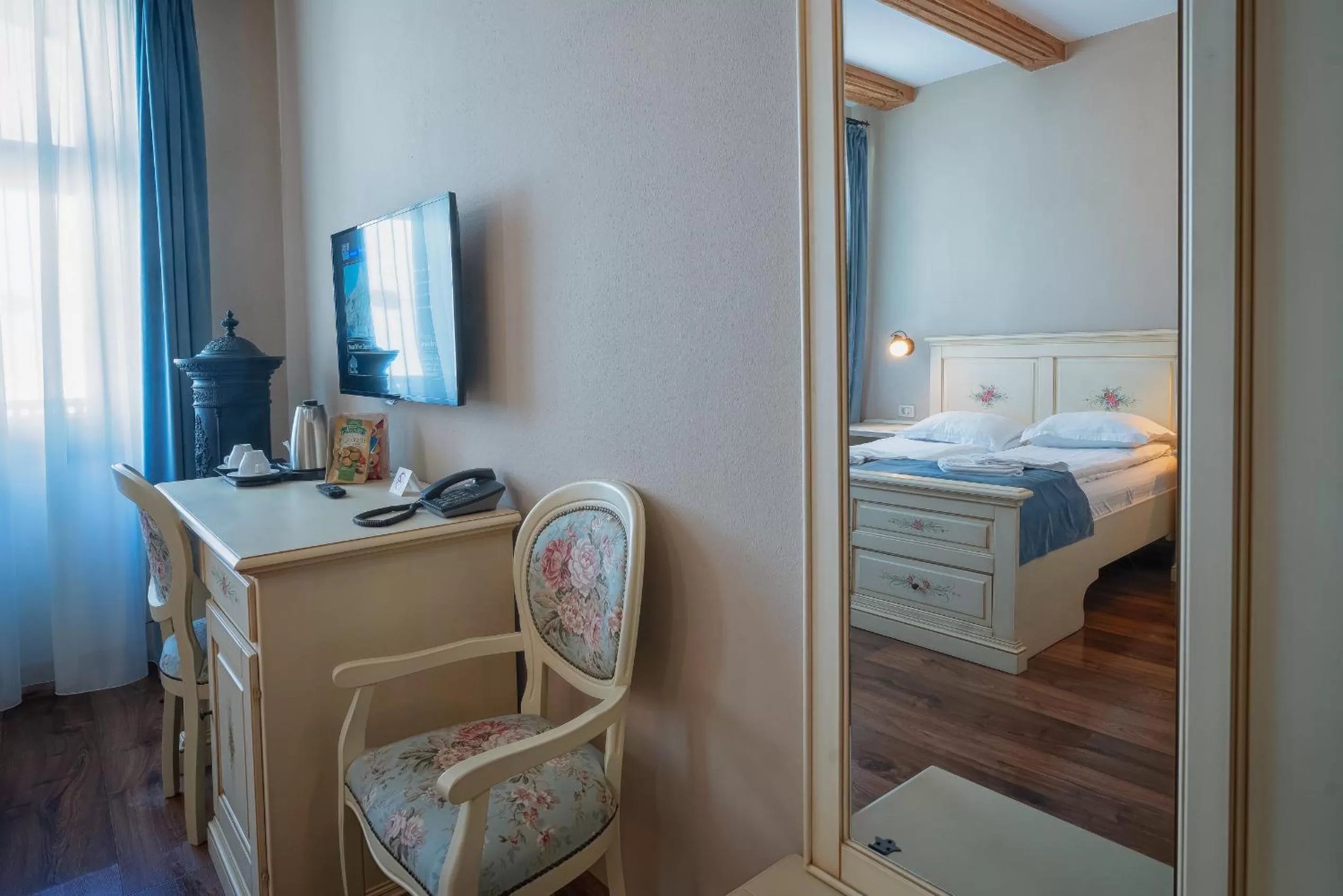 Bed in HOTEL BOUTIQUE CASA CHITIC -HOTEL AND RESTAURANT Str Johann Gott nr7