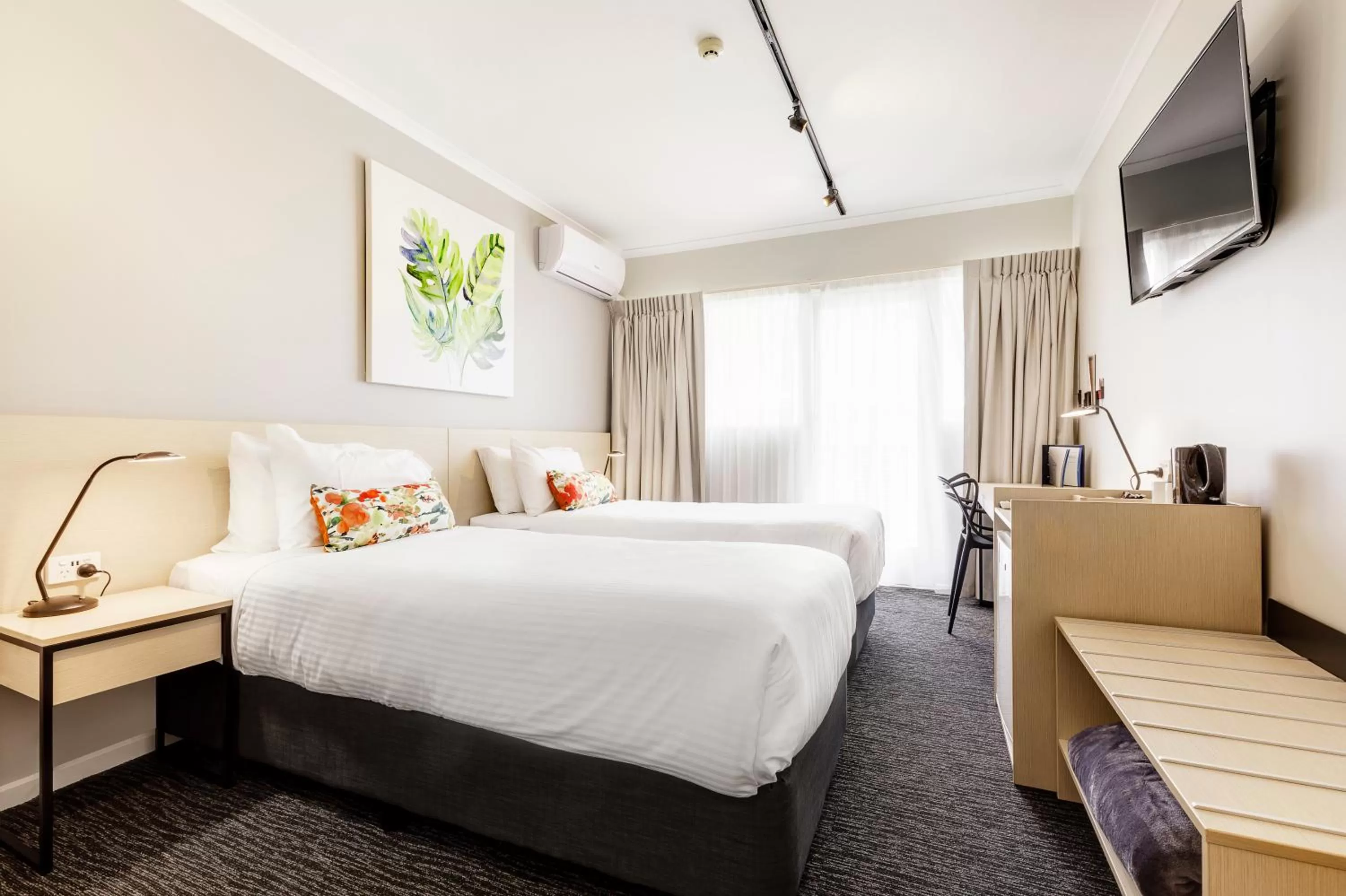 Photo of the whole room, Bed in Nightcap at Findon Hotel