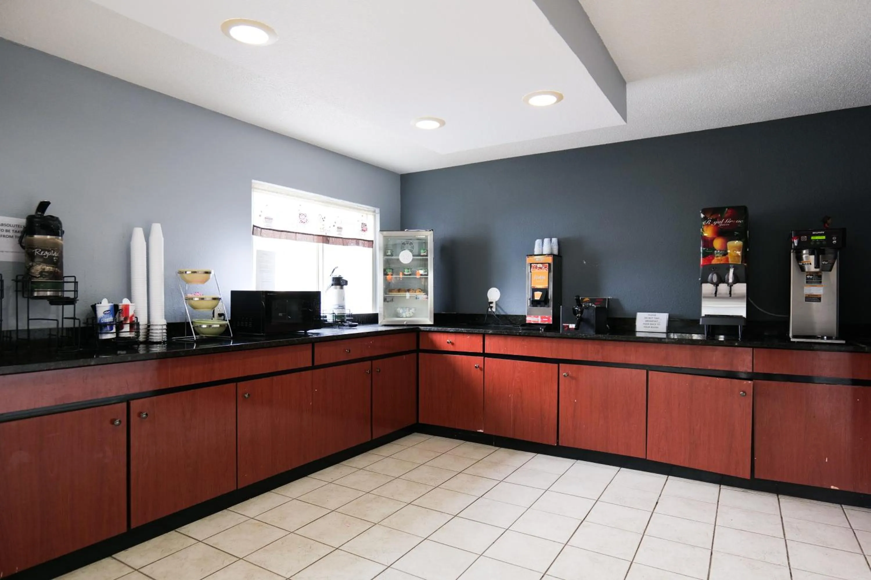 Breakfast in Baymont by Wyndham Flint Airport North