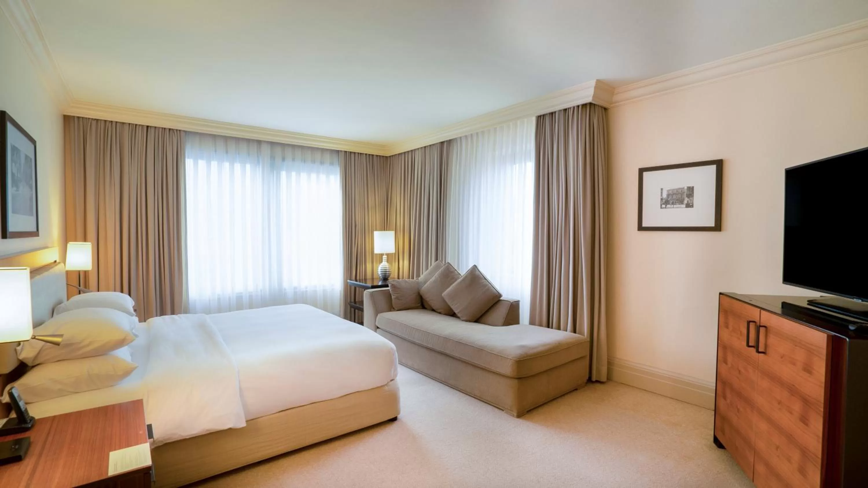 Bed in Grand Hyatt Istanbul