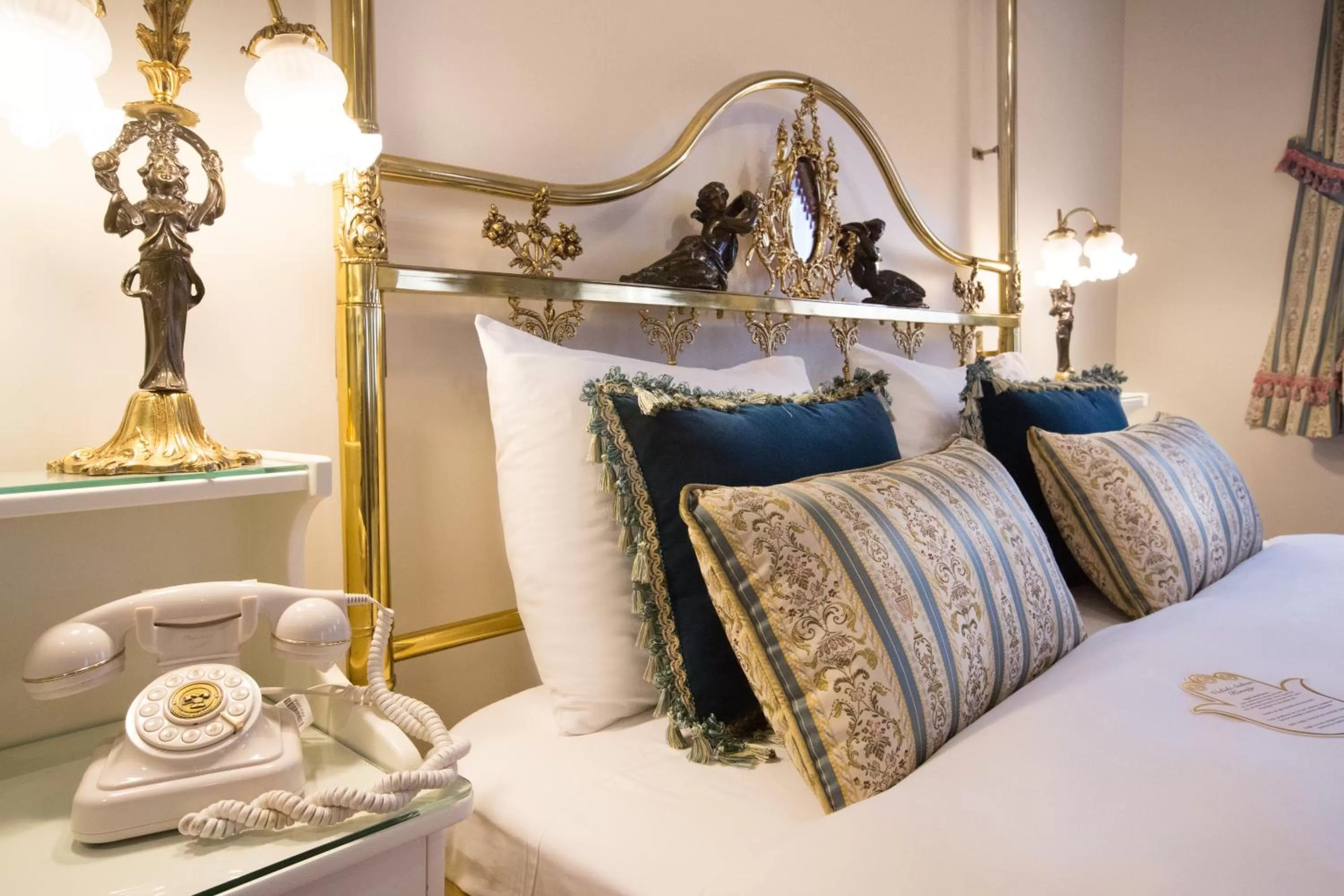 Decorative detail, Bed in Valide Sultan Konagi