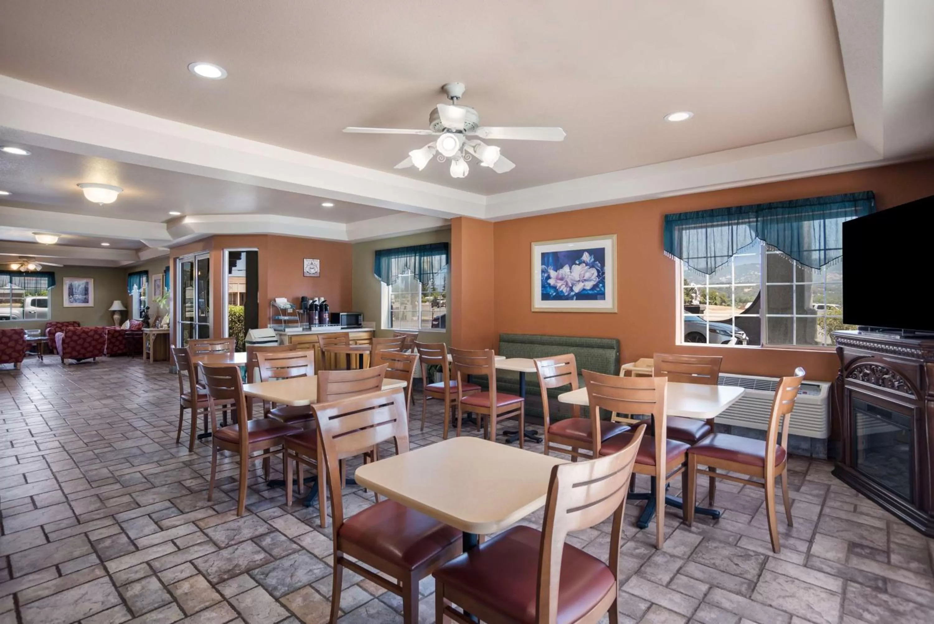 Breakfast in SureStay Hotel by Best Western Ukiah