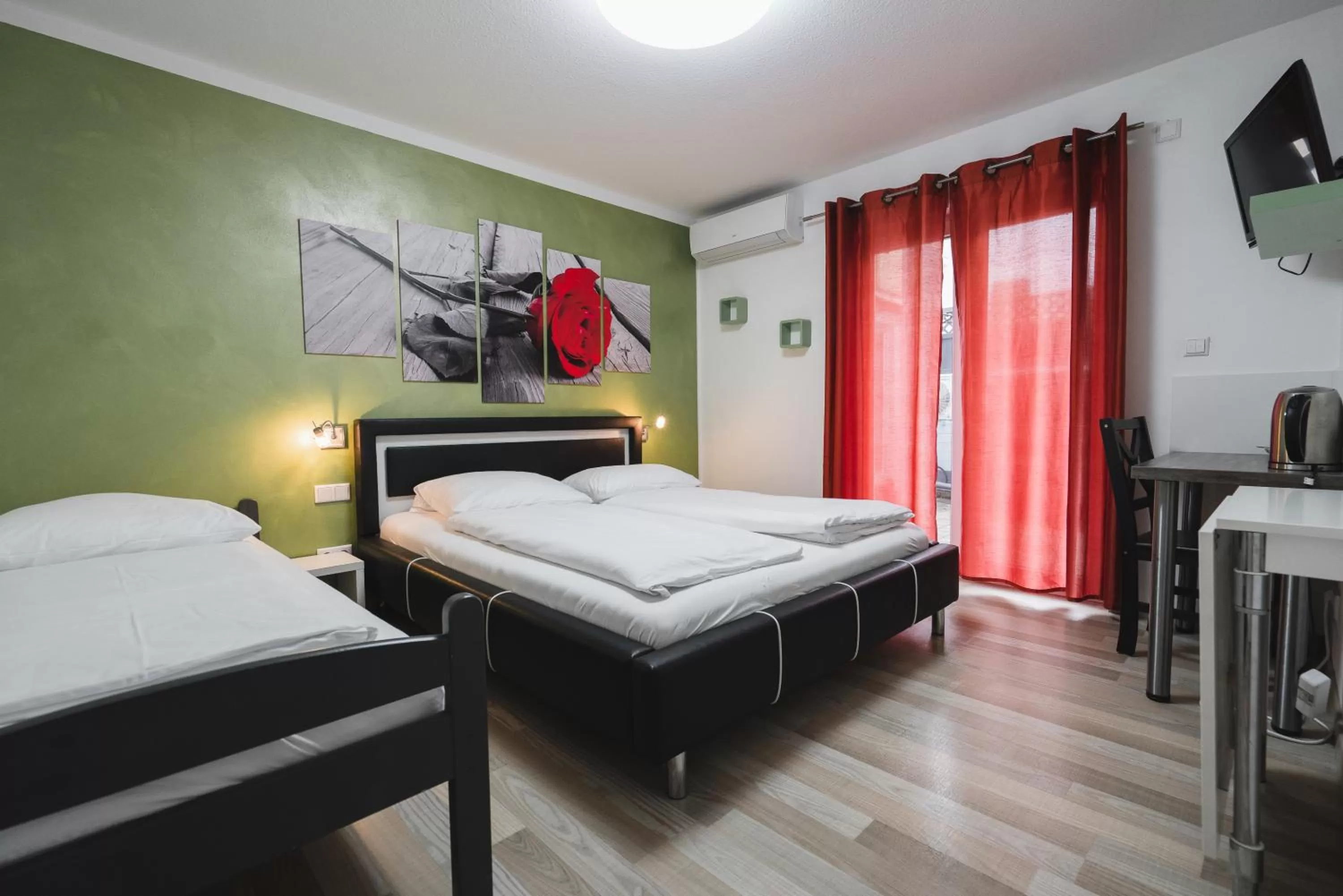 Bed in Park Hotel & Gästehaus Rust