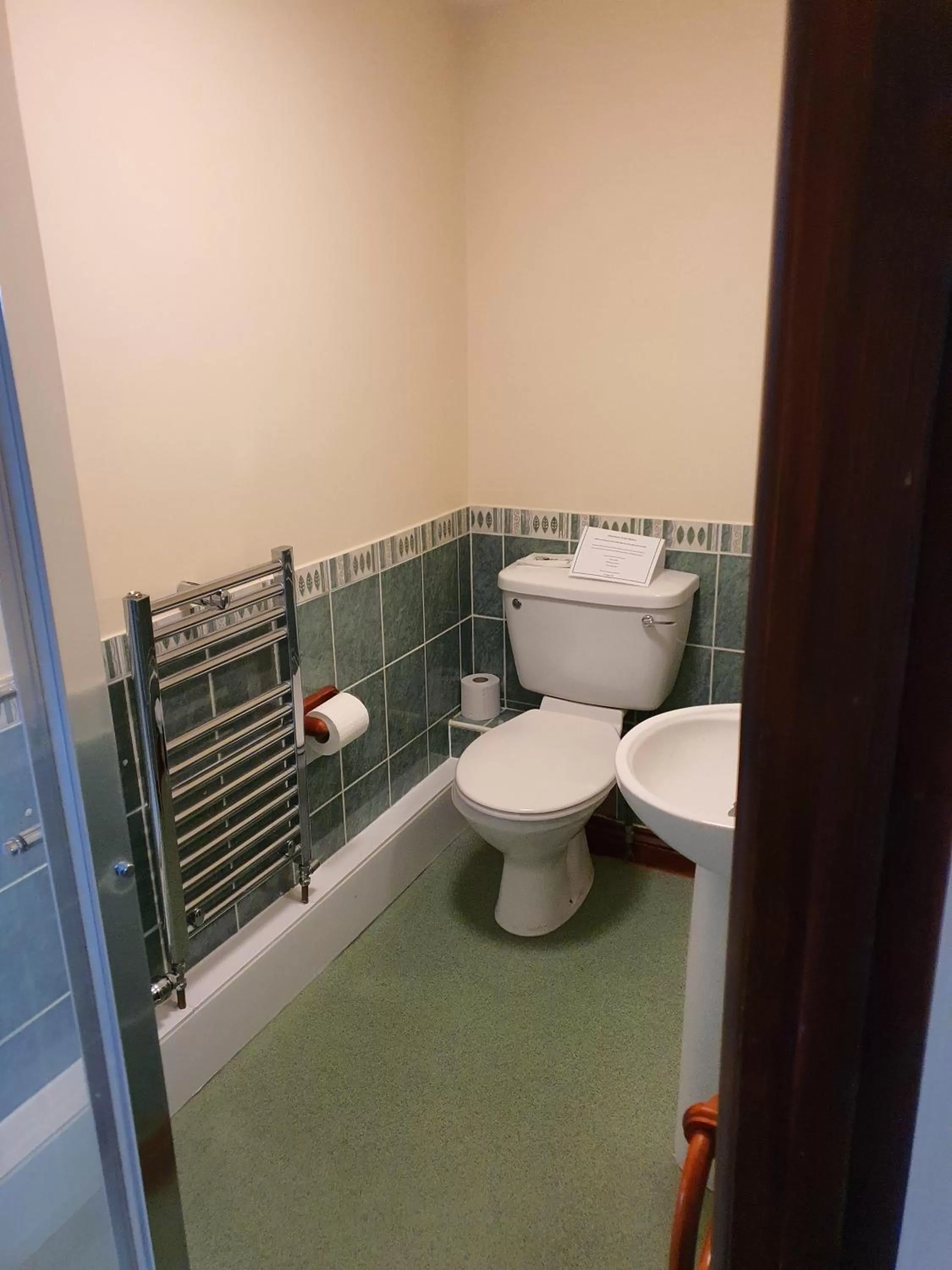 Bathroom in The Lugger Inn