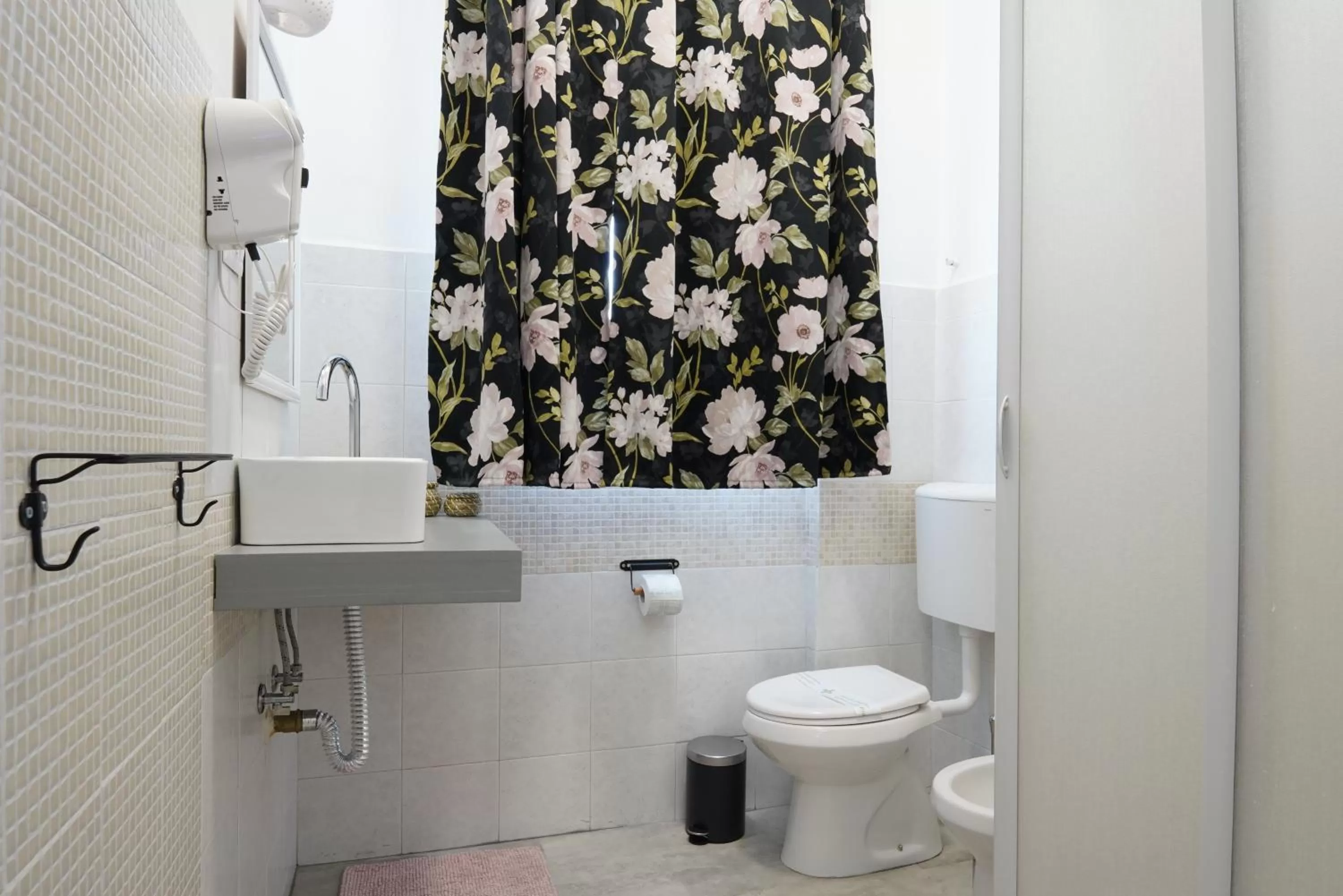 Bathroom in Airport suite