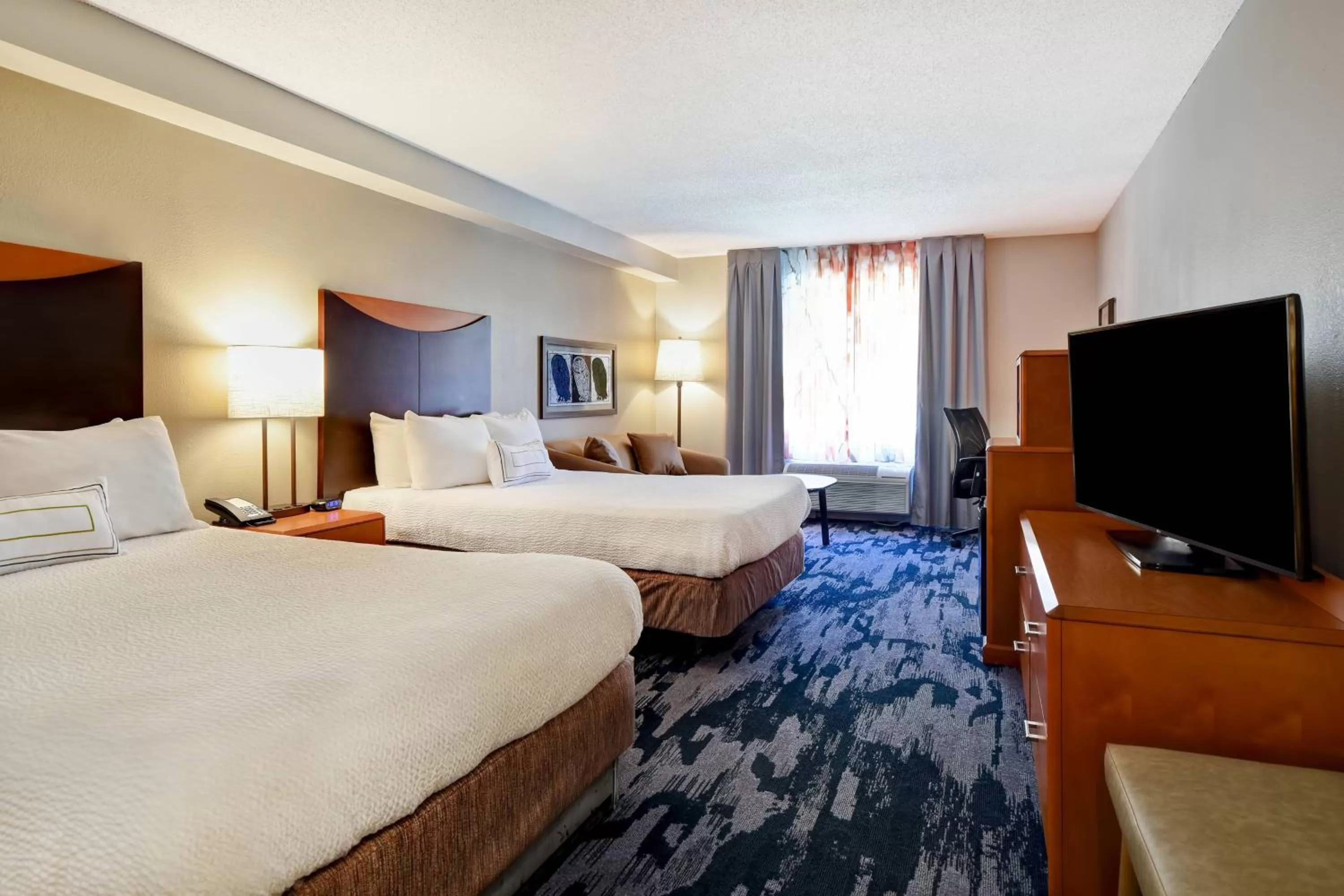 Photo of the whole room, Bed in Fairfield Inn & Suites by Marriott Atlanta Kennesaw
