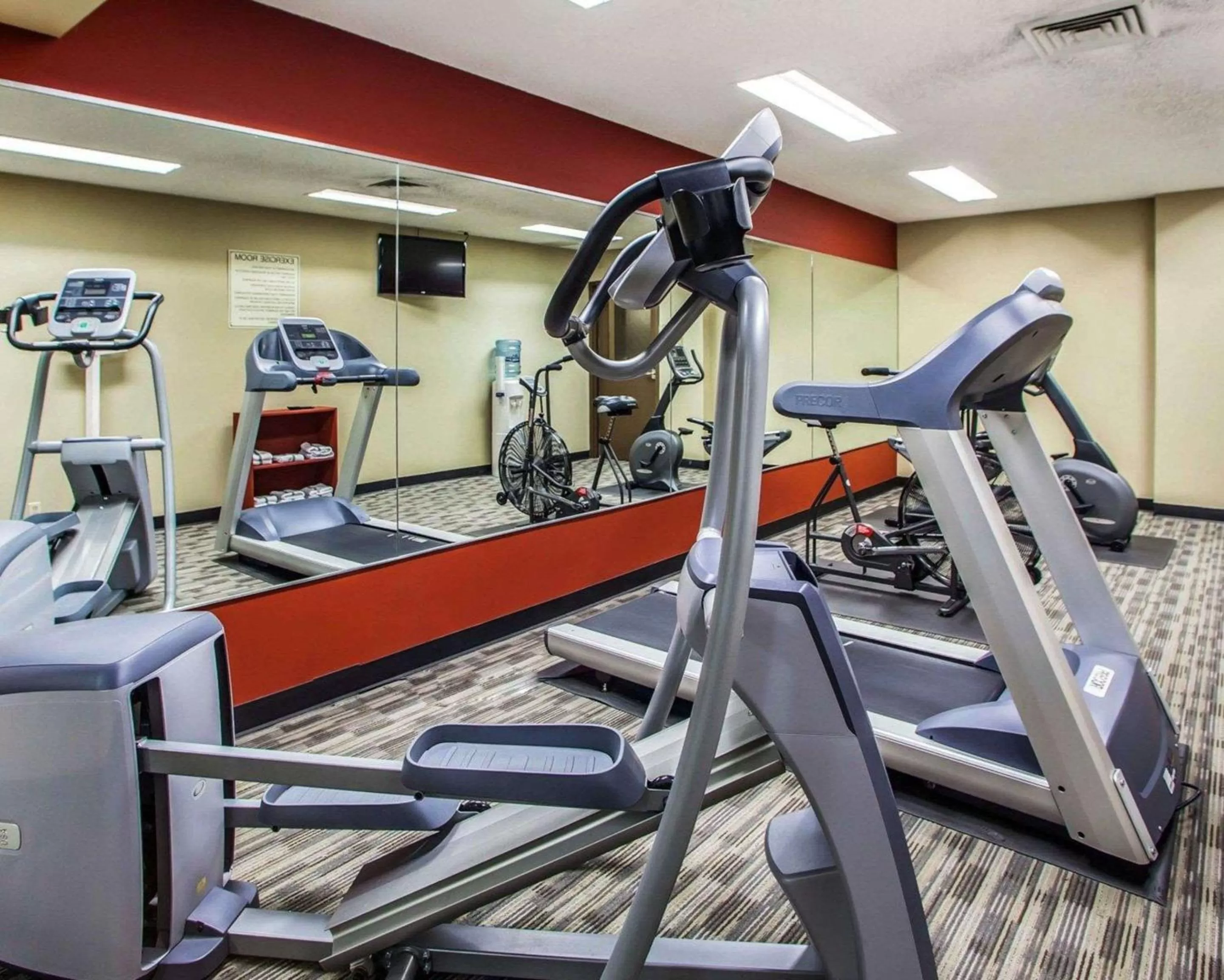 Fitness centre/facilities in Quality Inn & Suites Peoria North
