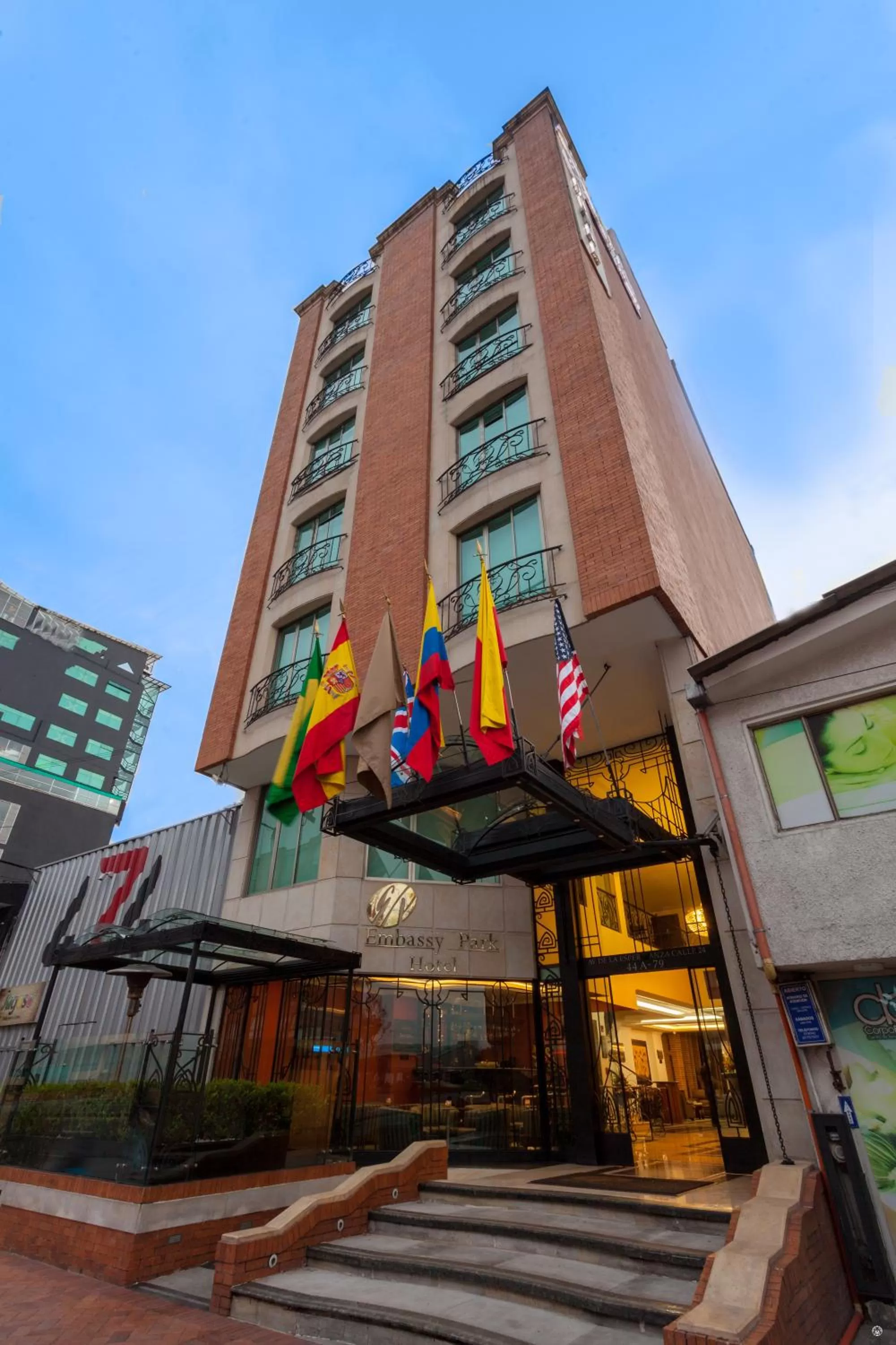 Property building in Hotel Embassy Park