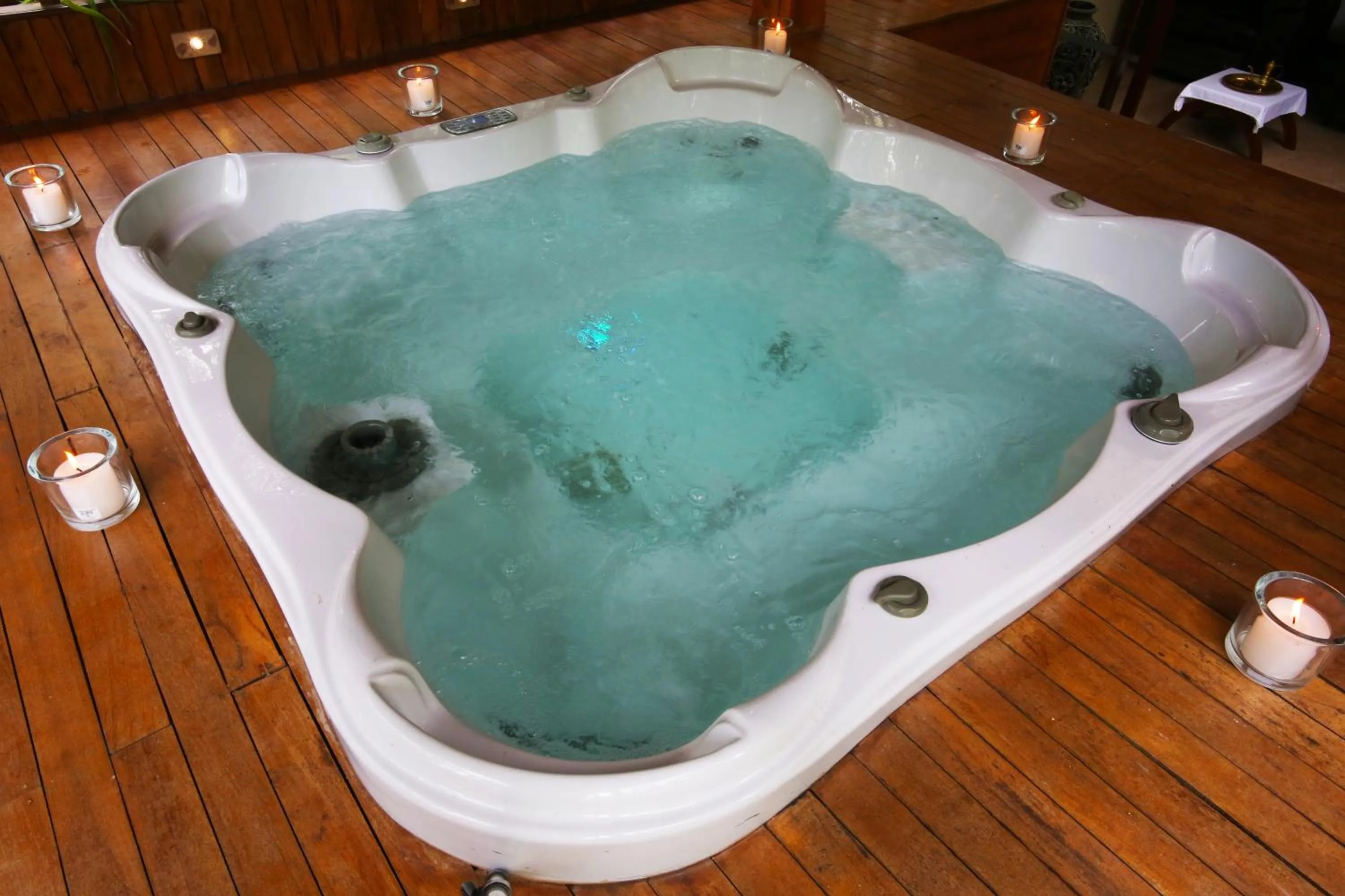 Hot Tub in Randholee Resort & Spa