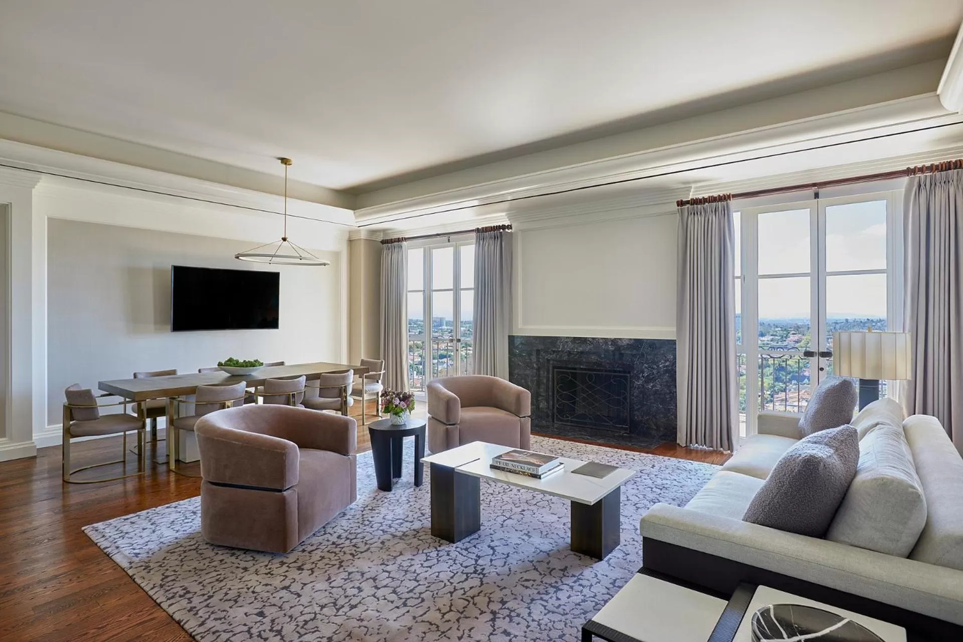 Living room in Beverly Wilshire, A Four Seasons Hotel