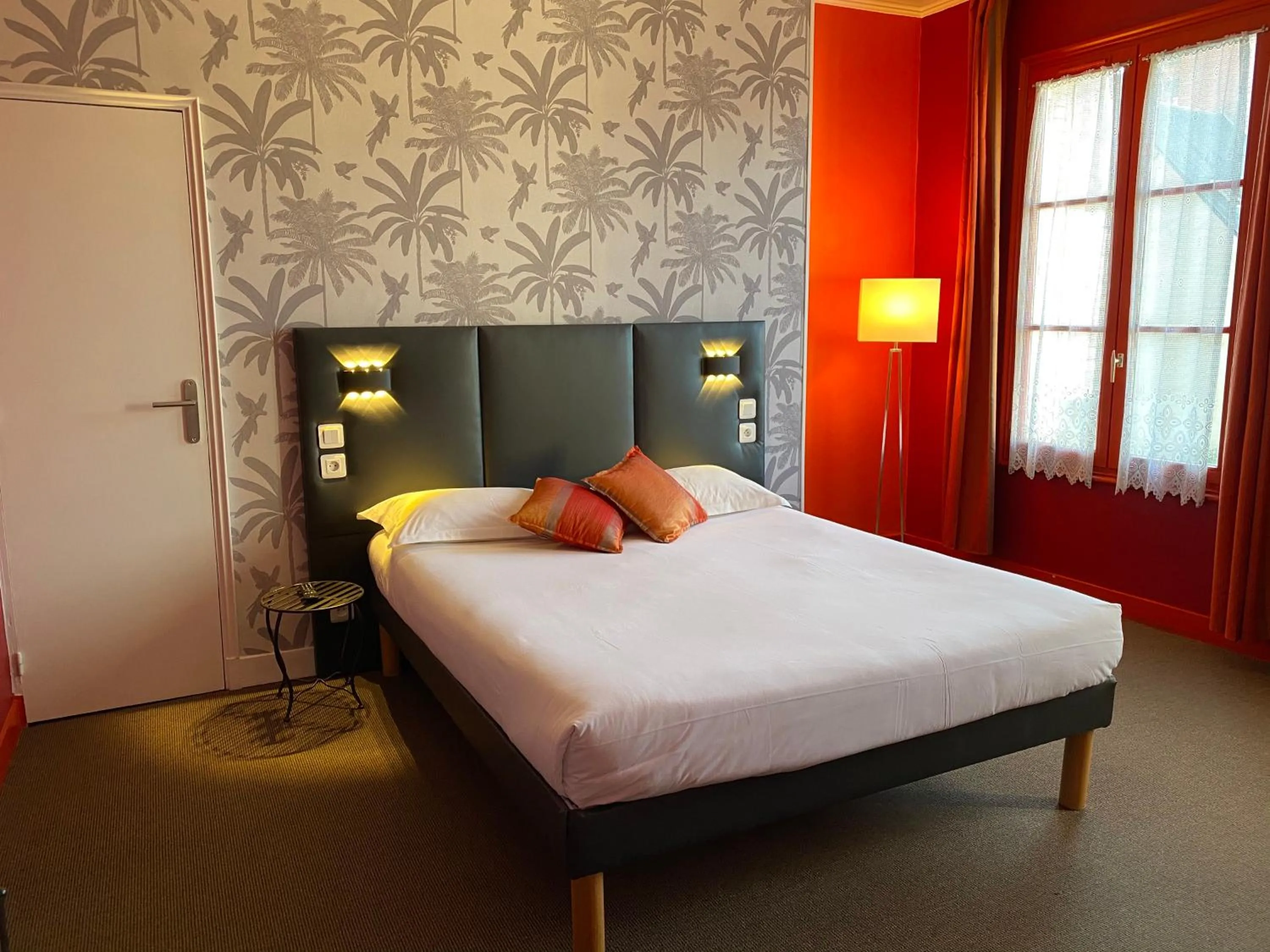 Photo of the whole room, Bed in Hotel Colbert