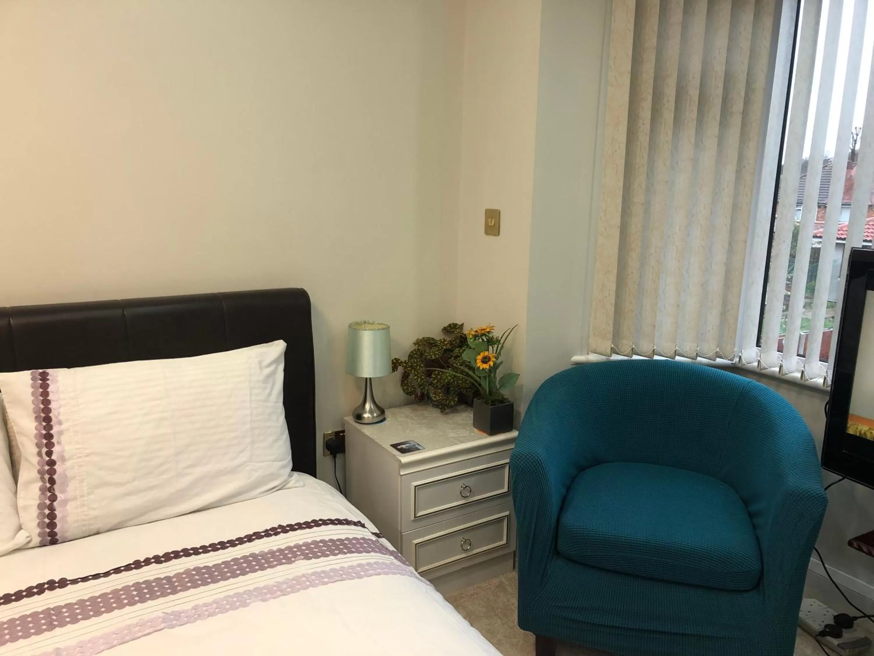 Seating area, Bed in Lyndon B&B