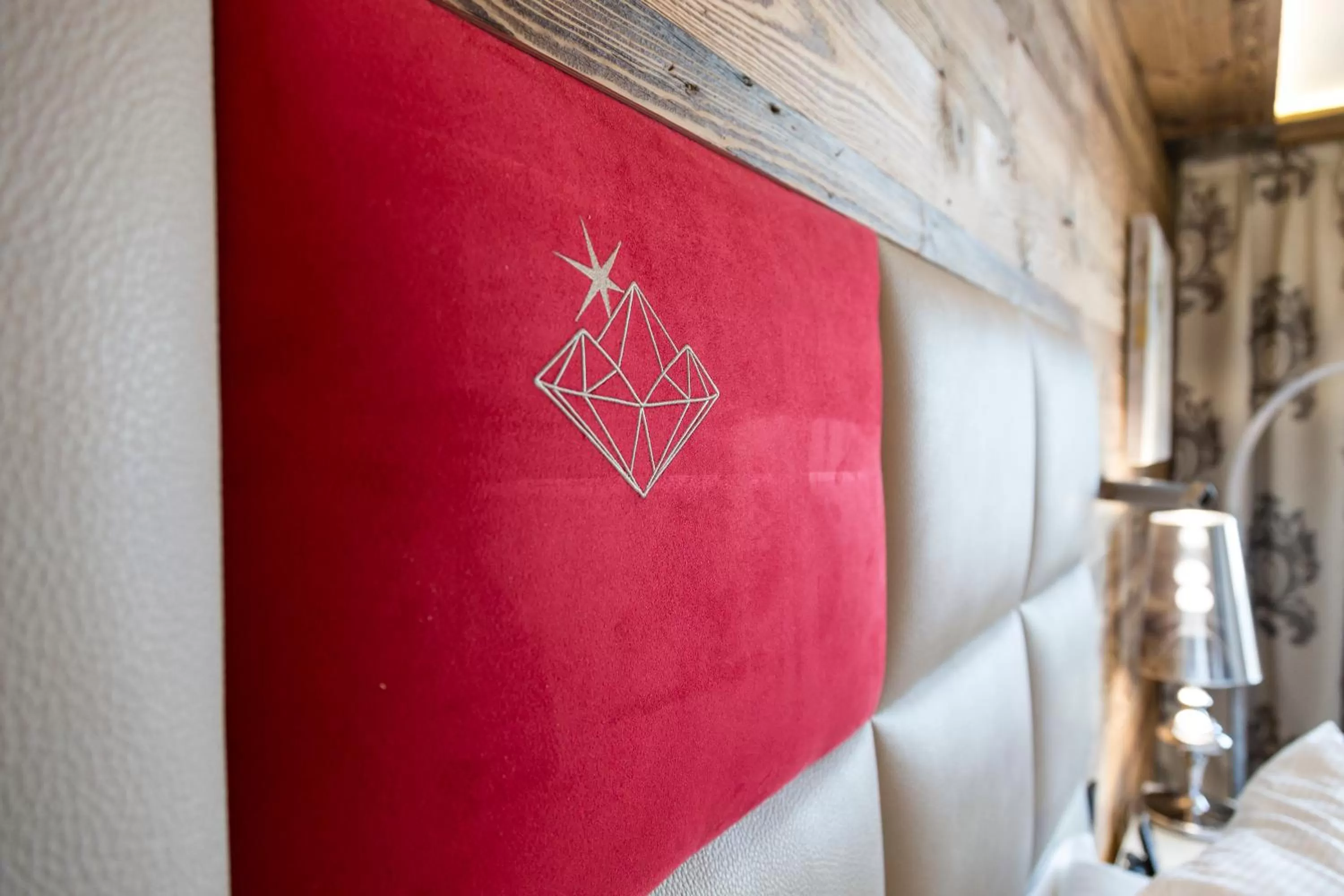 Decorative detail in Hôtel Koh-I Nor by Les Etincelles