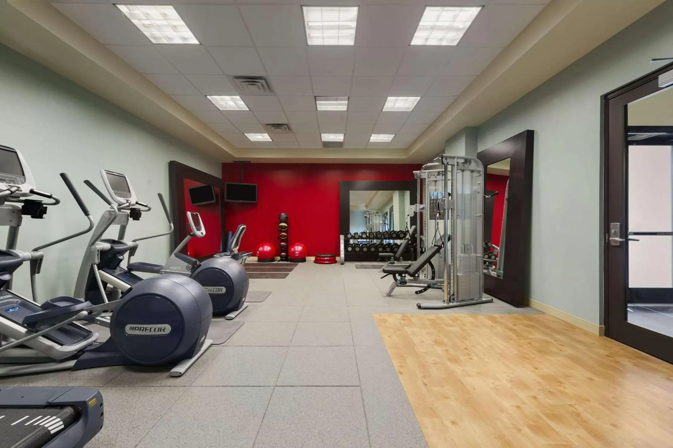Fitness centre/facilities in Embassy Suites by Hilton Orlando Lake Buena Vista South