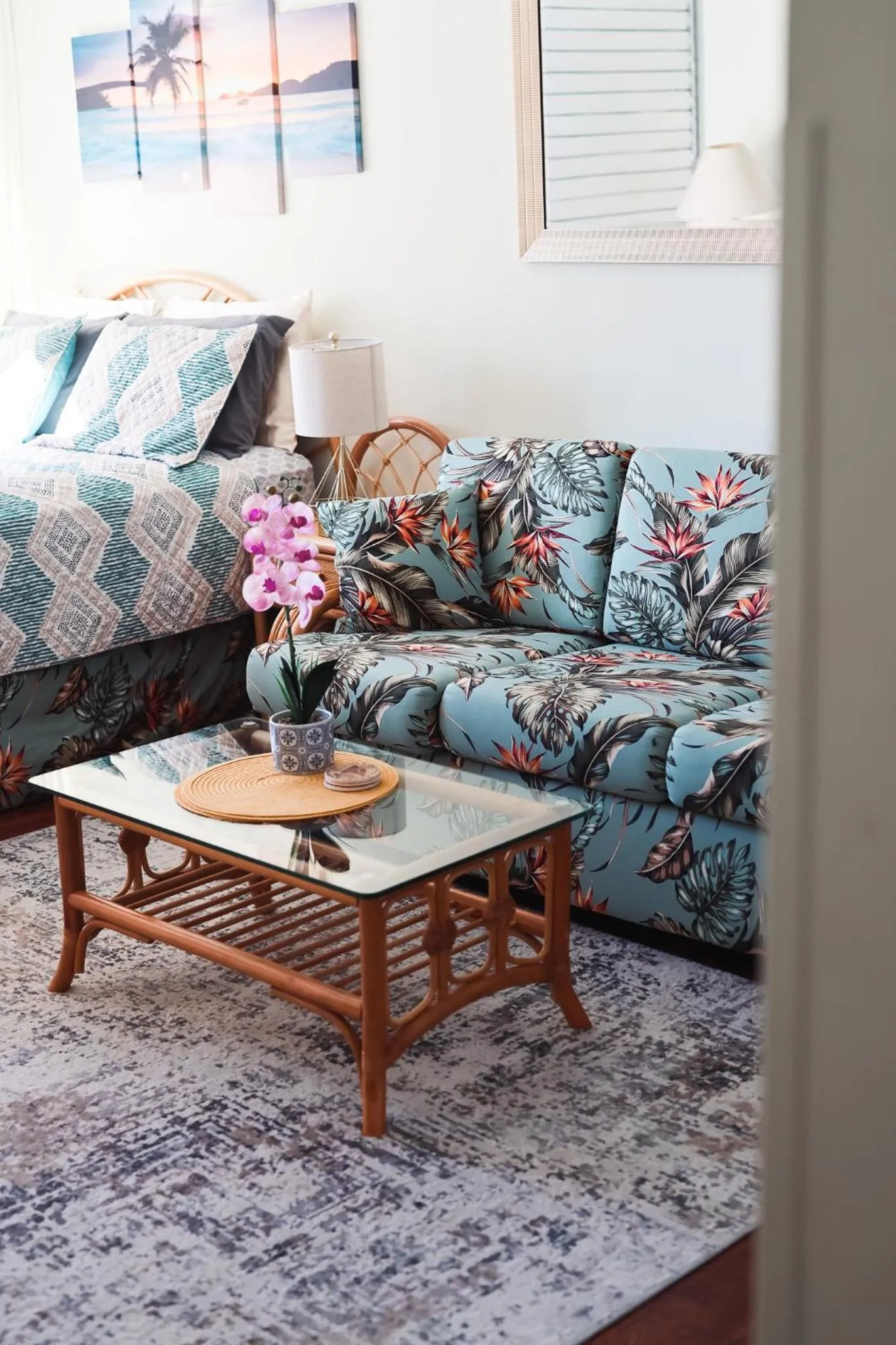 Tropical Studios at Marine Surf Waikiki - FREE PARKING - BEST LOCATION - FULL KITCHEN - SWIMMING POOL