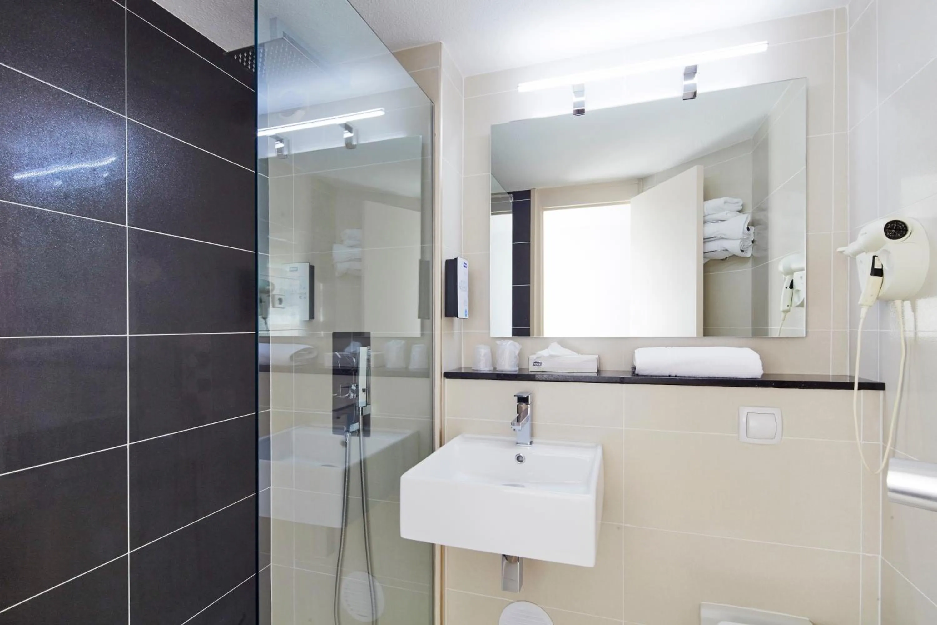 Bathroom in Kyriad Hotel Meaux