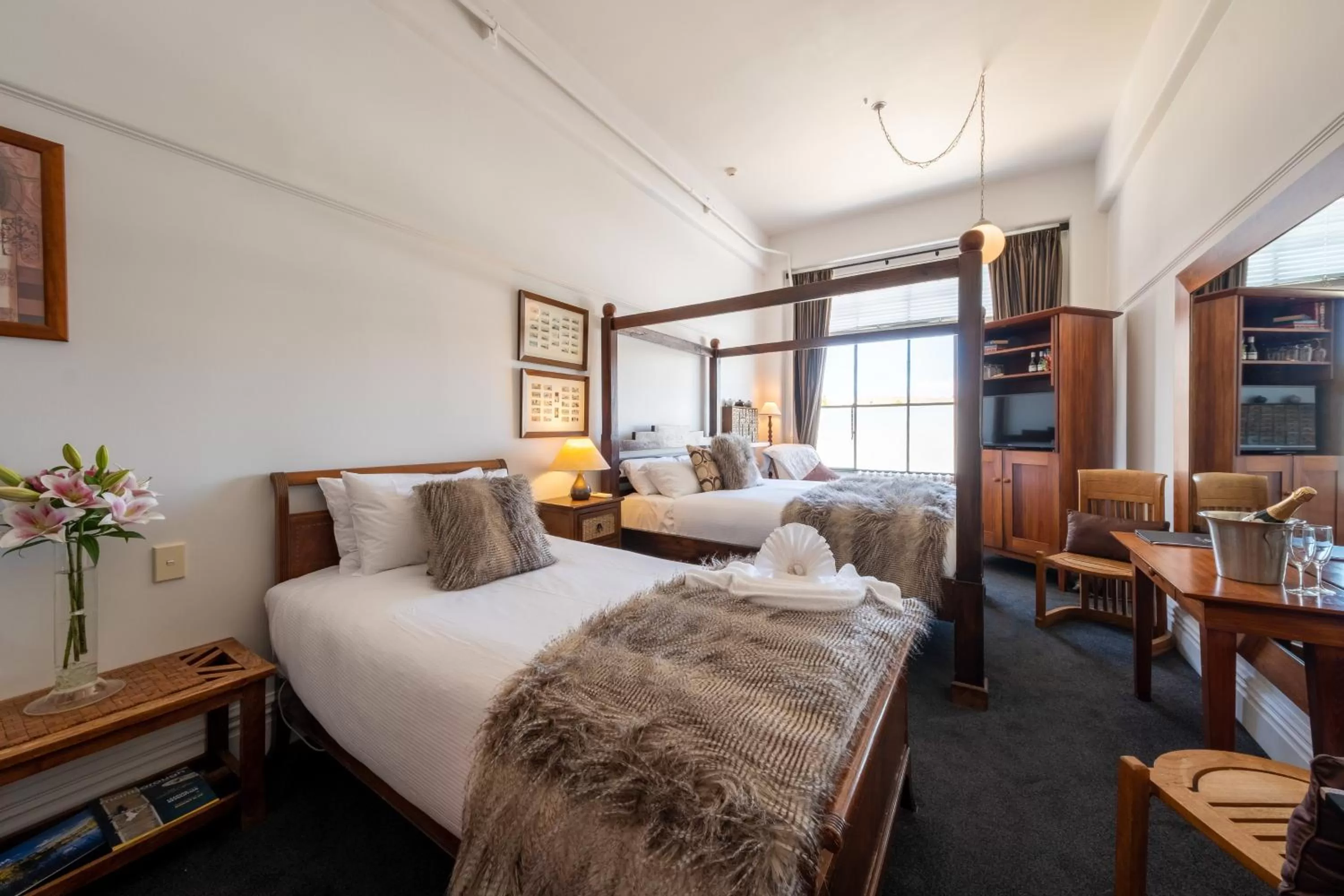 Bedroom, Bed in Hotel D'urville Blenheim