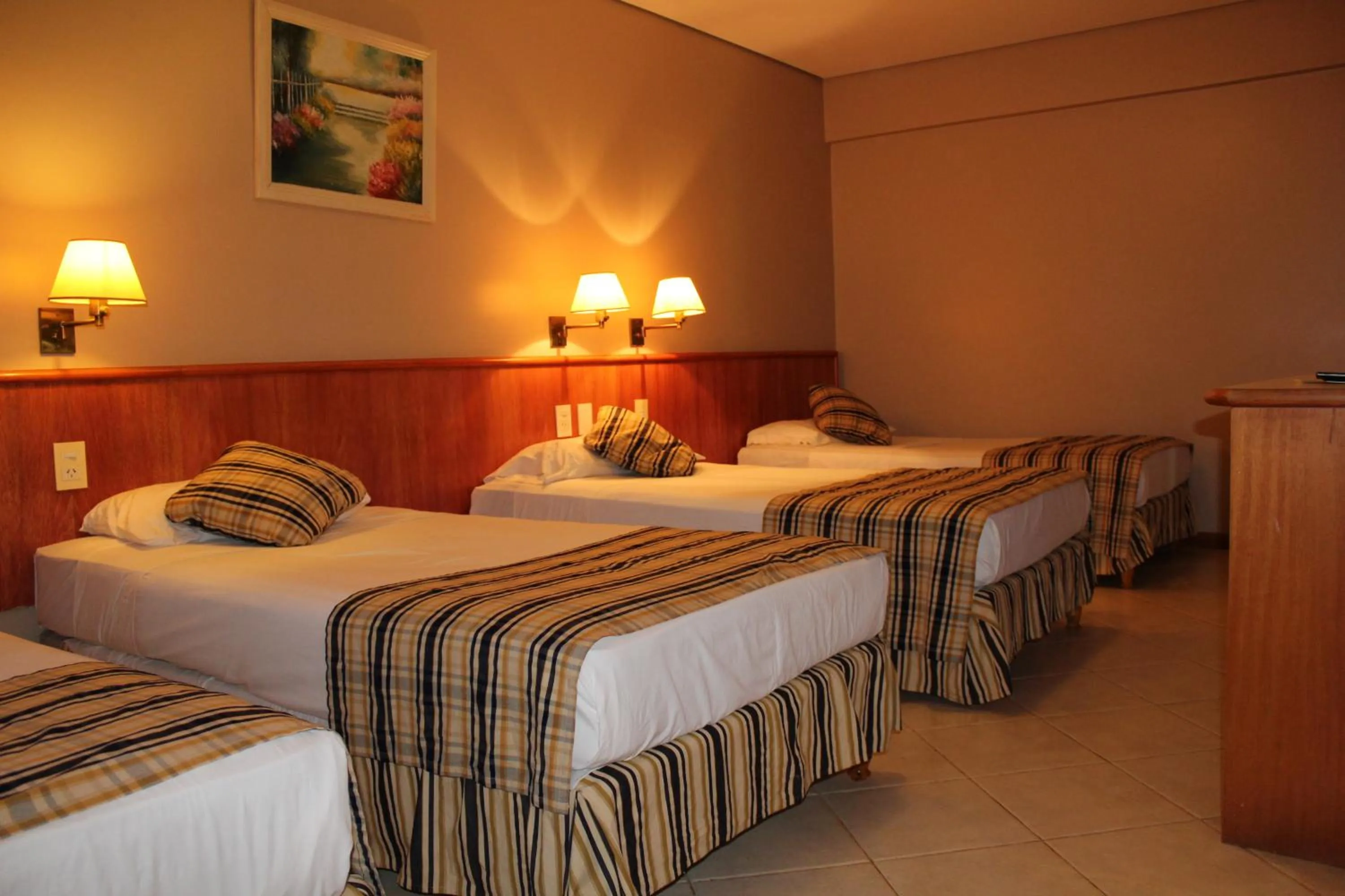 Photo of the whole room, Bed in Marcopolo Suites Iguazu