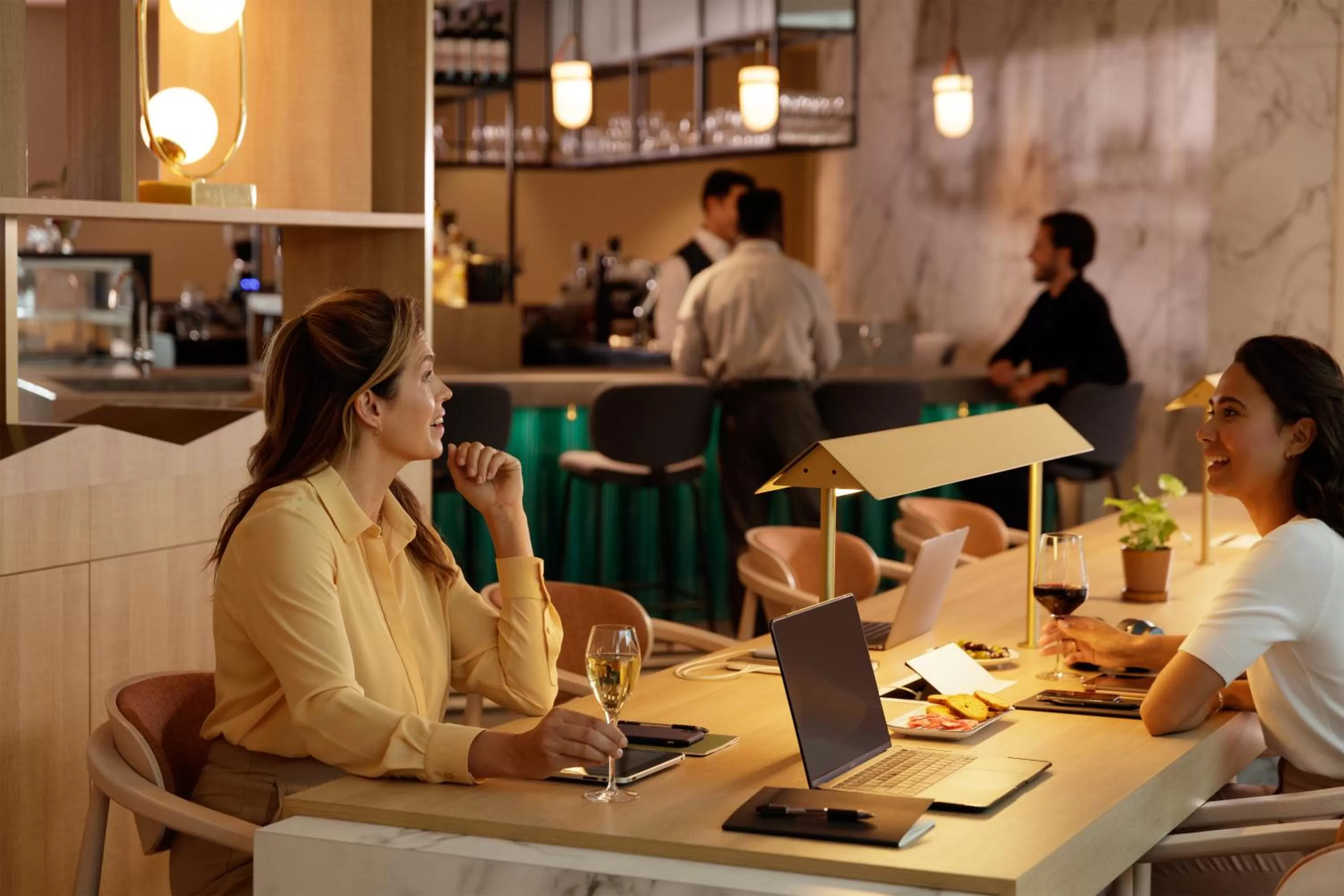 Lounge or bar in Crowne Plaza Utrecht - Central Station by IHG