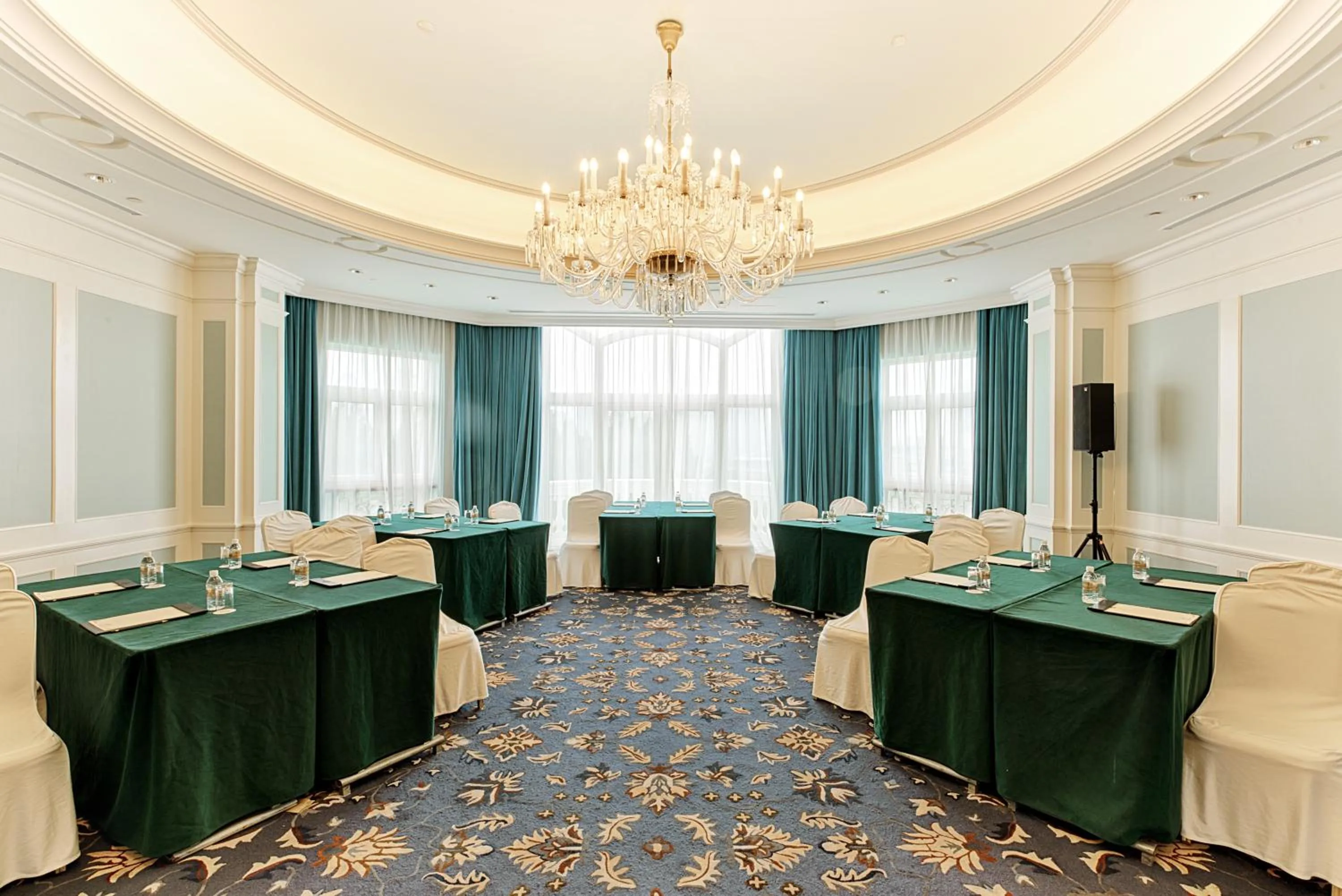 Meeting/conference room in Hong Qiao State Guest House