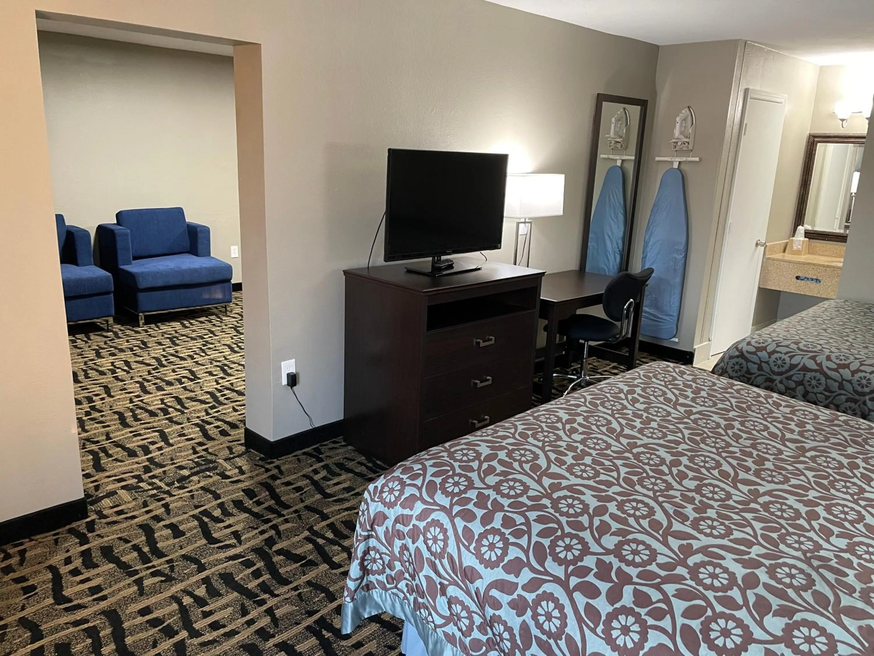 Days Inn & Suites by Wyndham Collierville Germantown Area