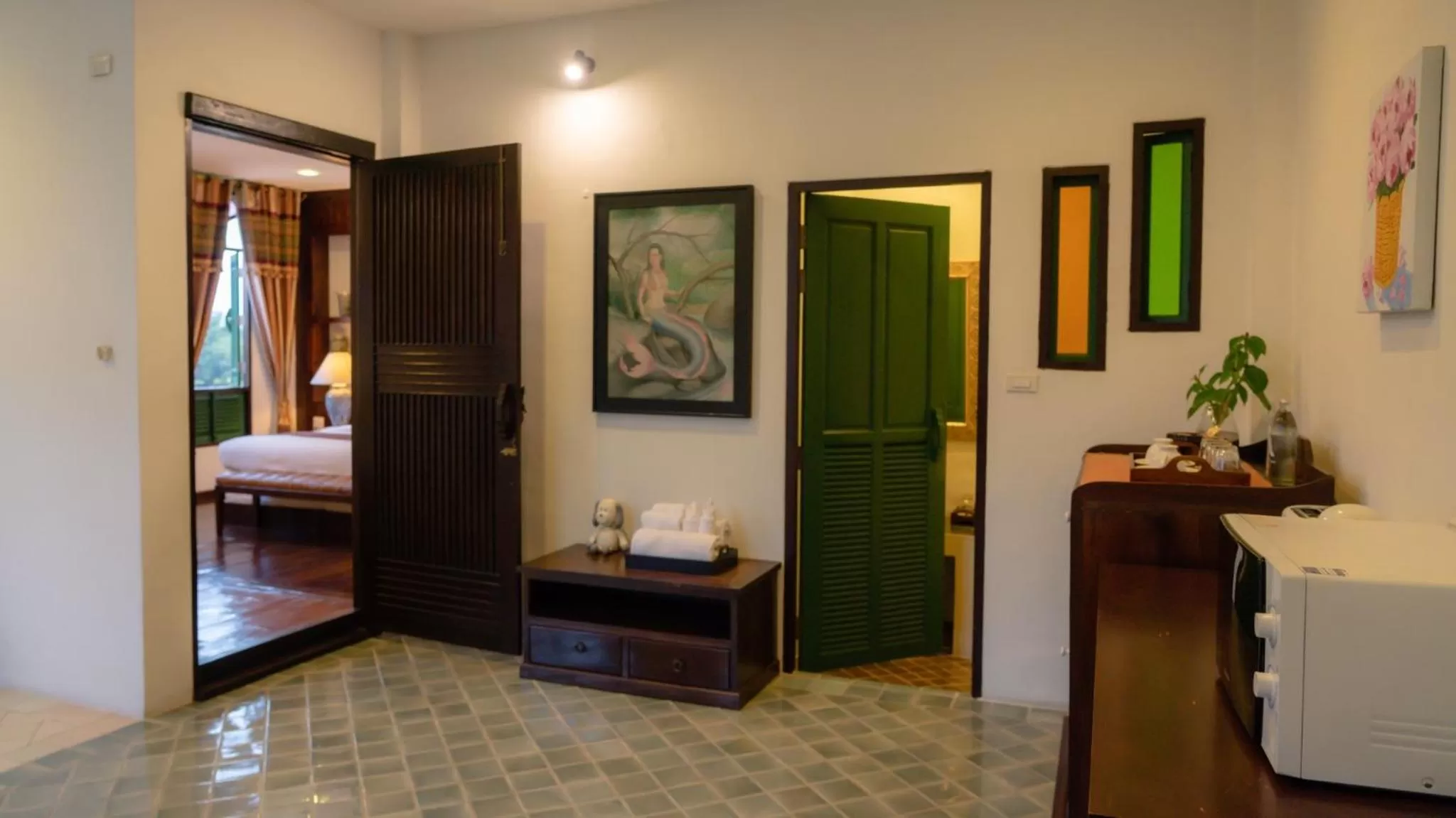 Living room, Kitchen/Kitchenette in Cheva Gallery Boutique Hotel