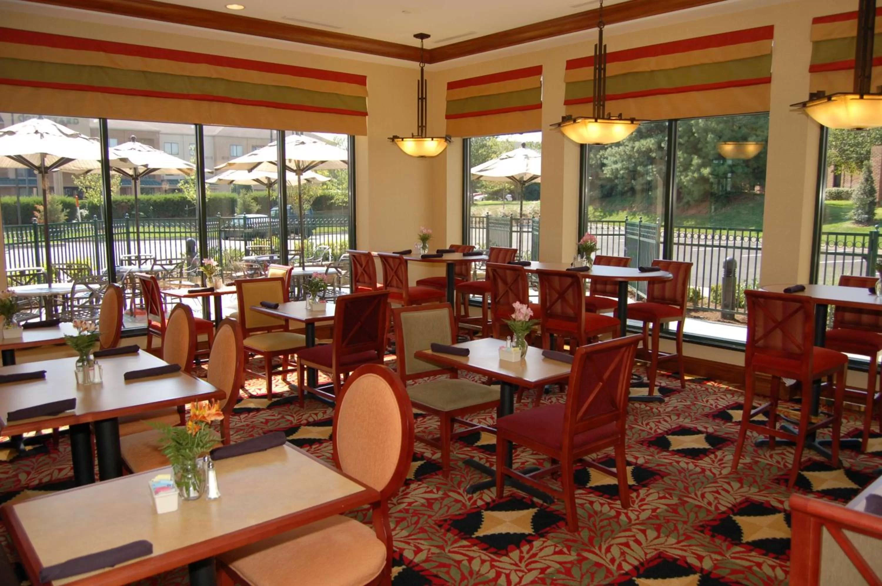 Restaurant/places to eat in Hilton Garden Inn Bowling Green