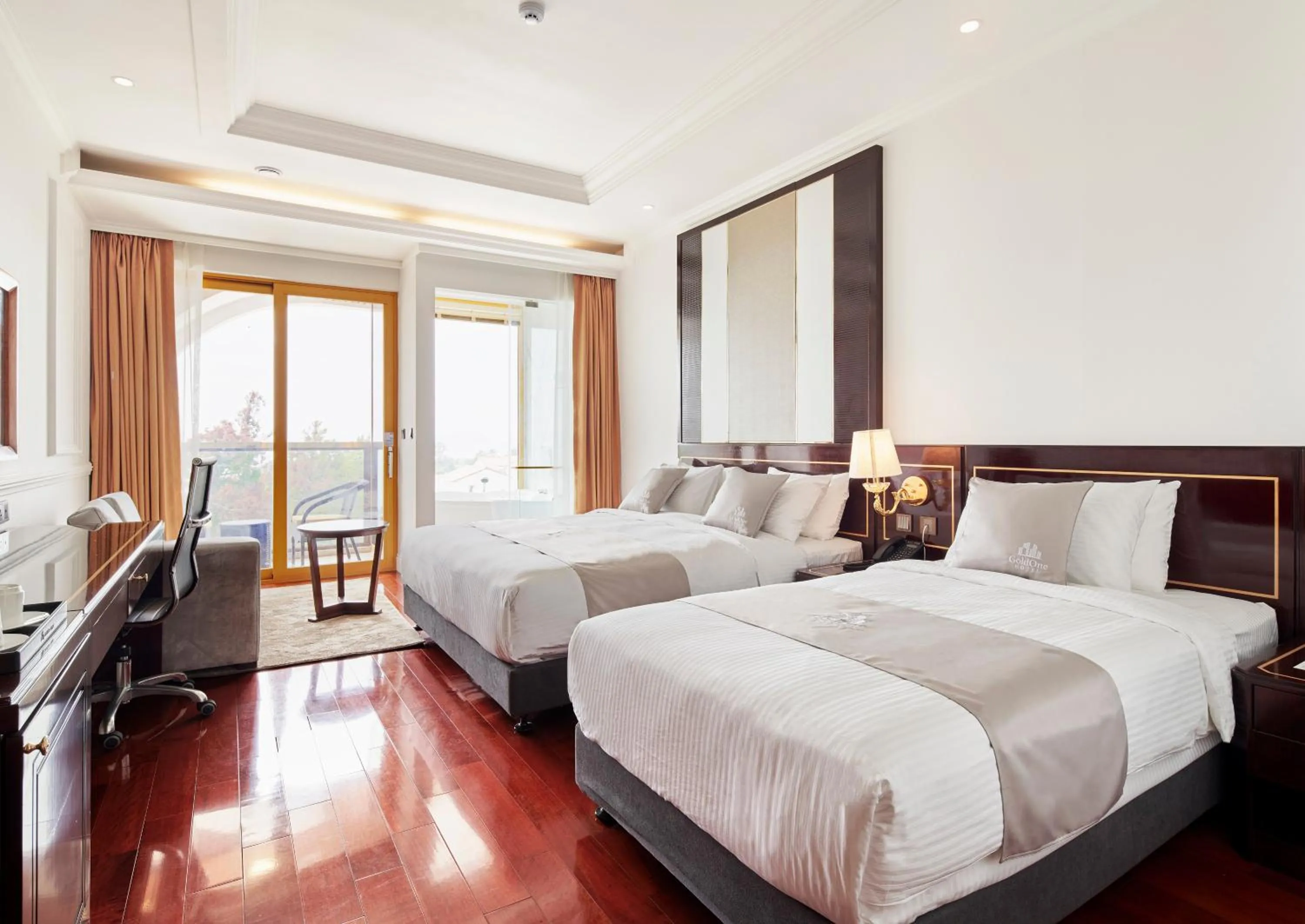 Half Ocean View Large King Family in GoldOne Hotel & Suites