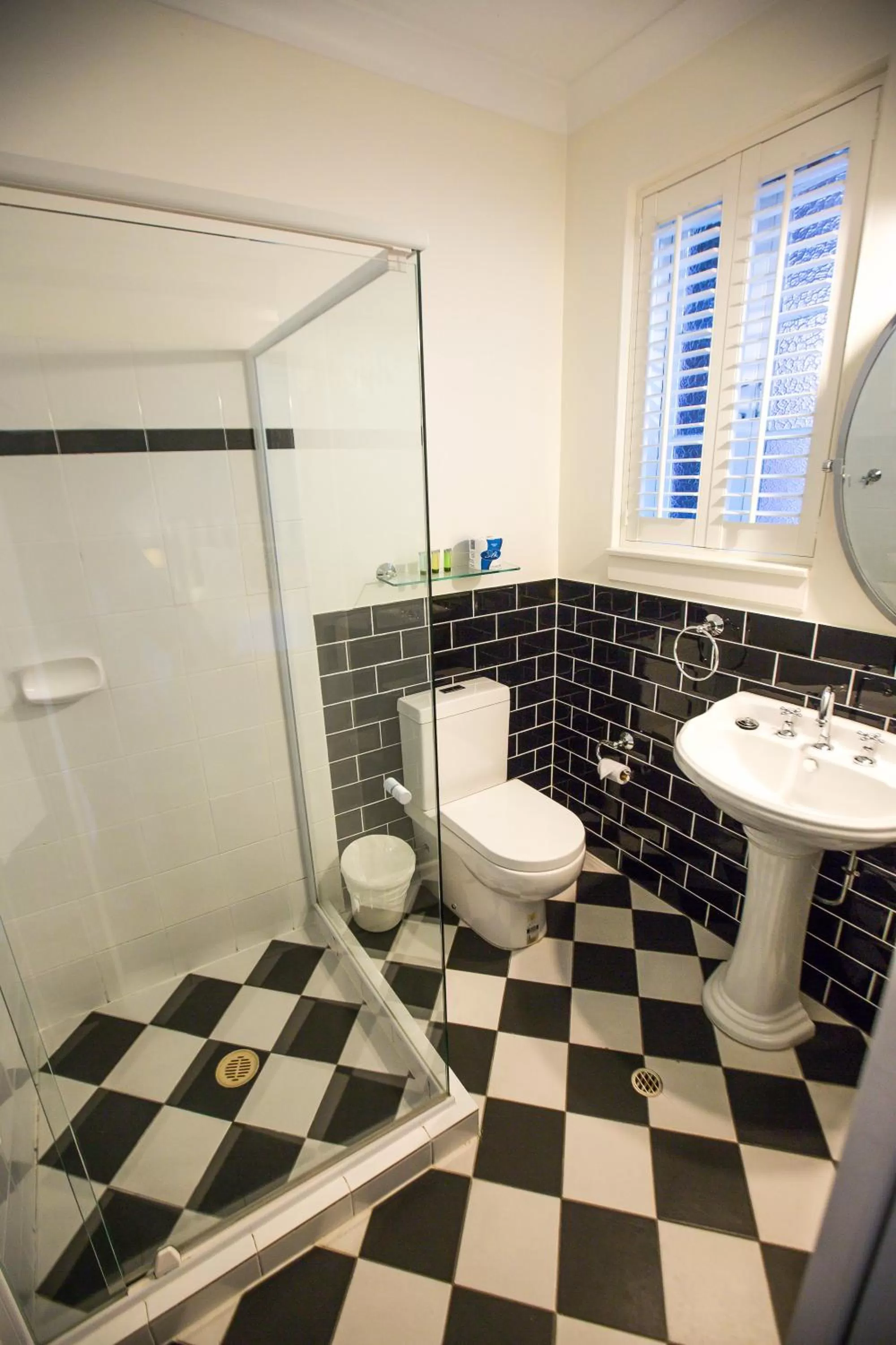 Toilet in Edward Lodge New Fam