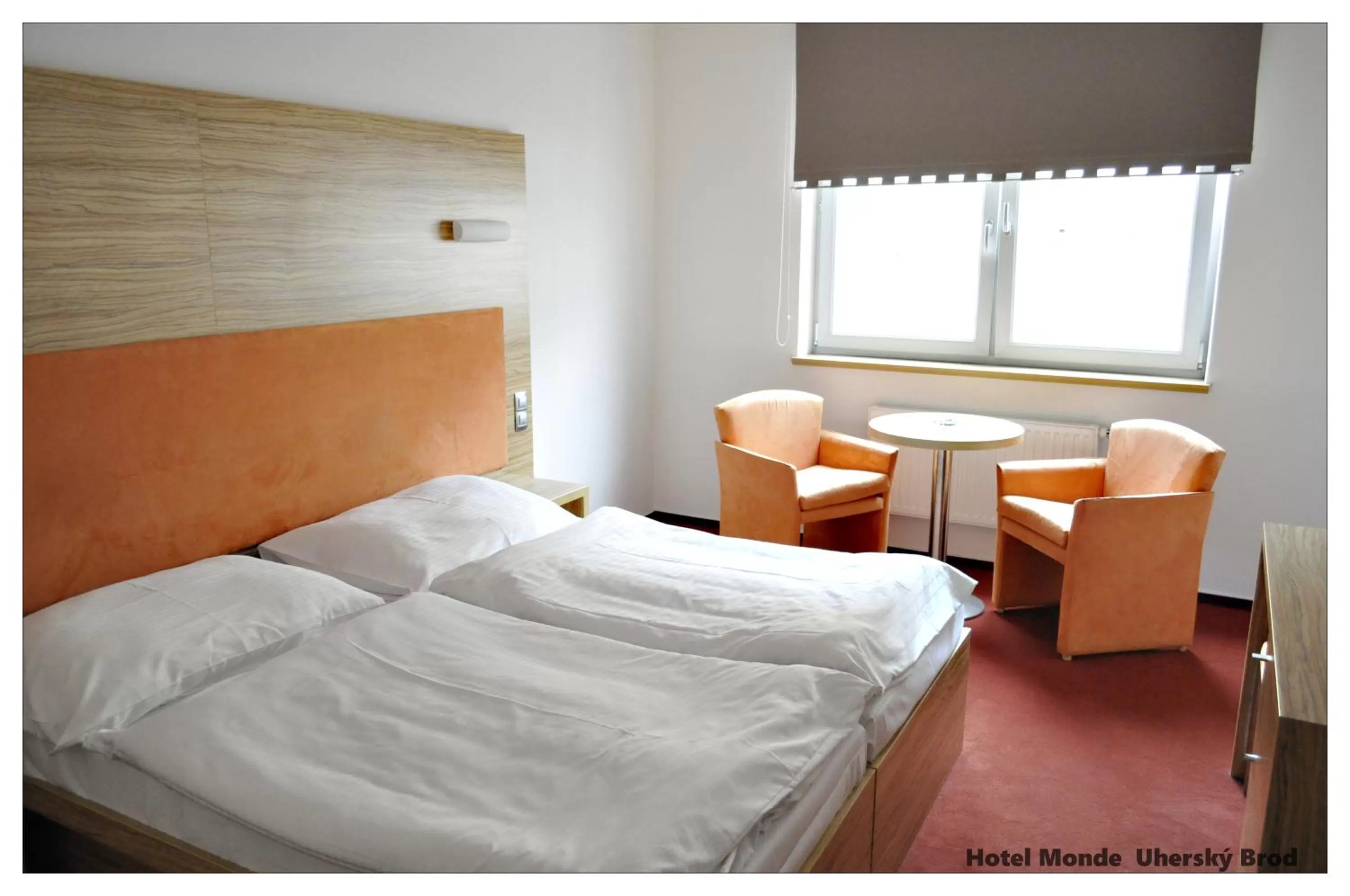 Bedroom, Bed in Hotel Monde