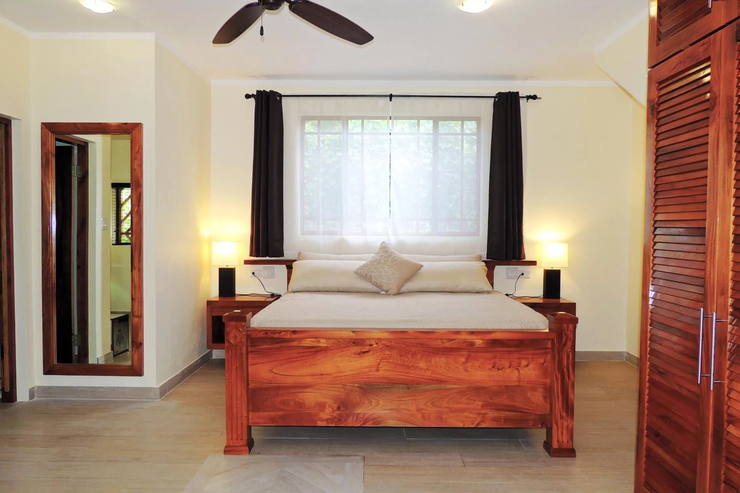 Bedroom, Bed in Sunrise Club Hotel