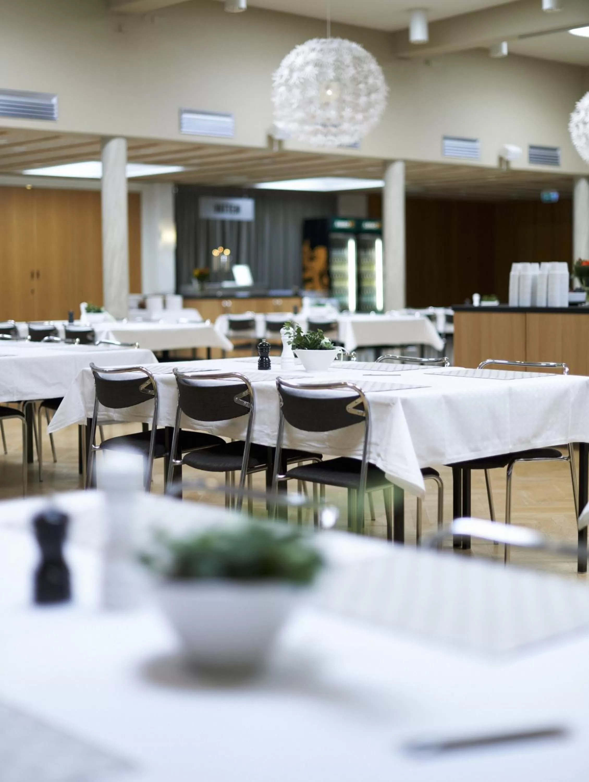 Restaurant/places to eat in STF Hotell Rum Oscar