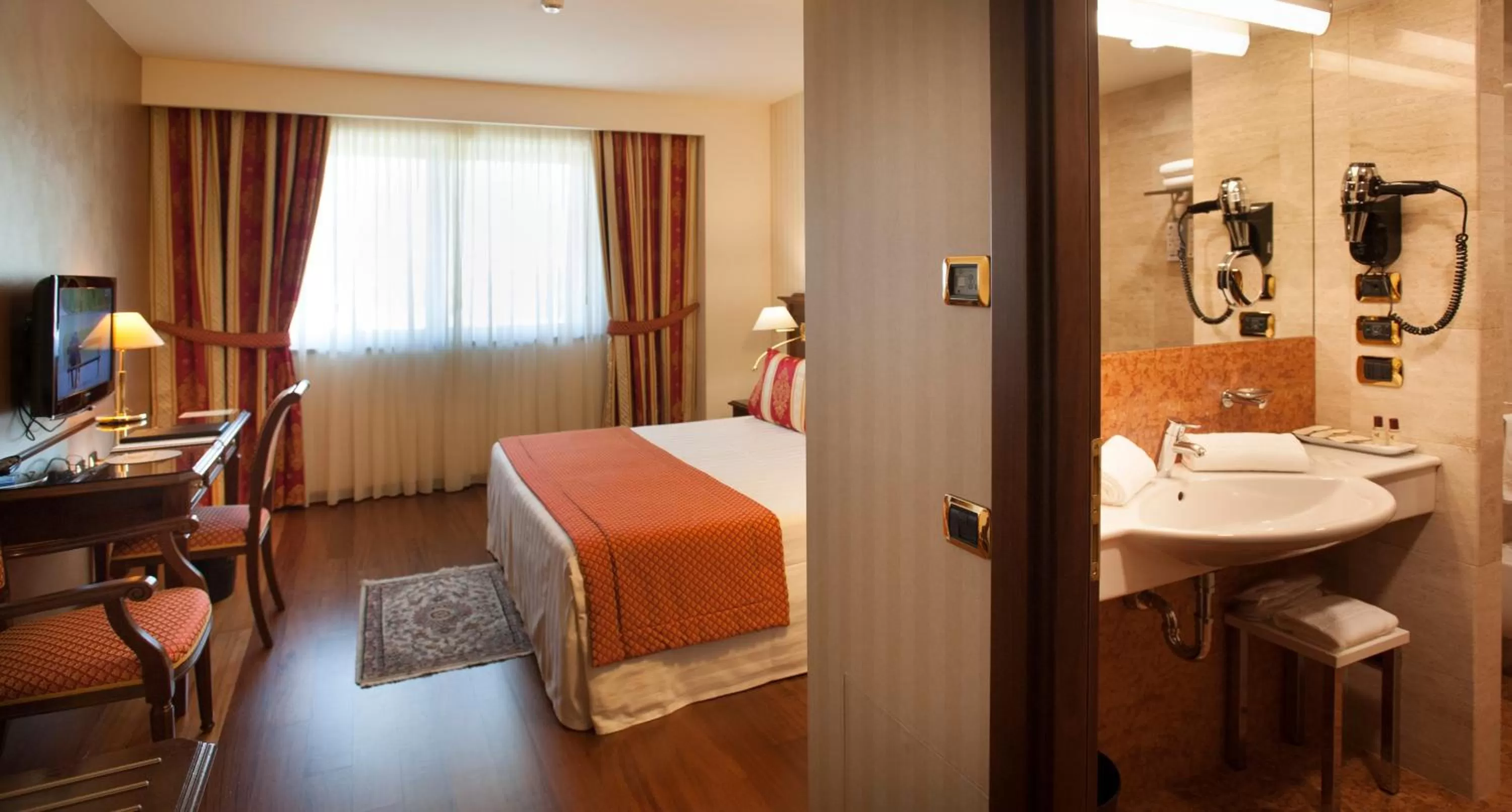 Photo of the whole room, Bed in Hotel Calissano
