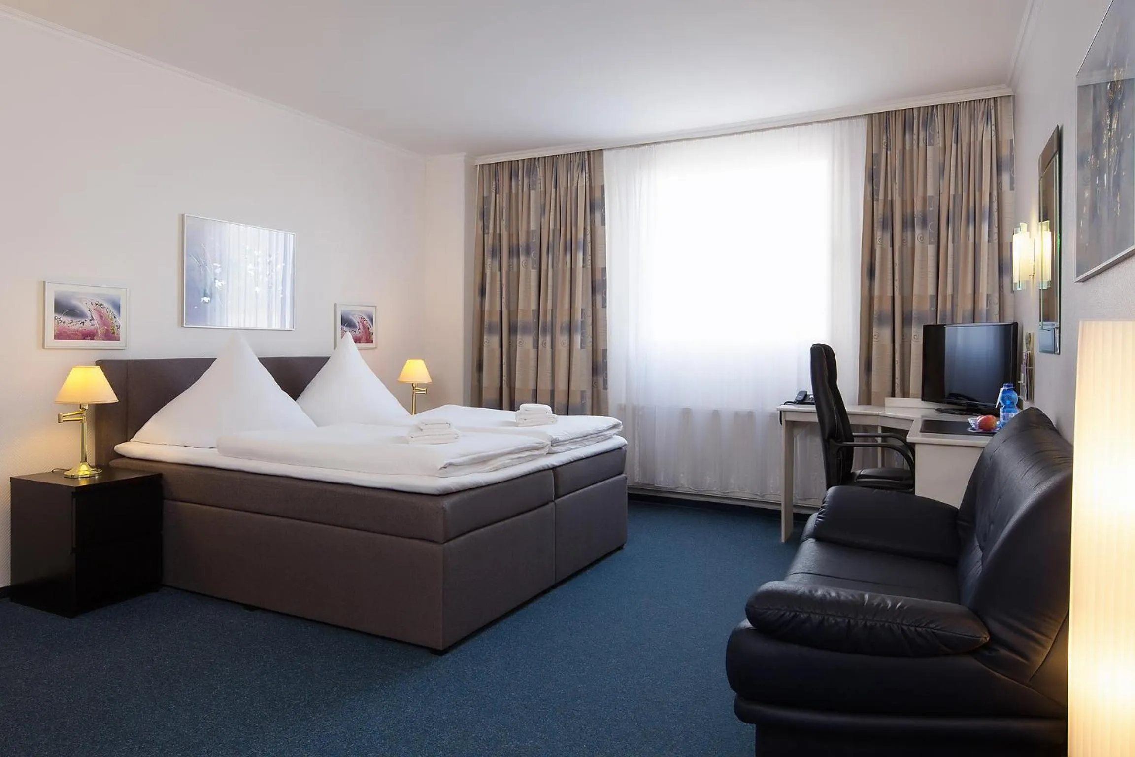 Photo of the whole room, Bed in Hotel Berliner Bär