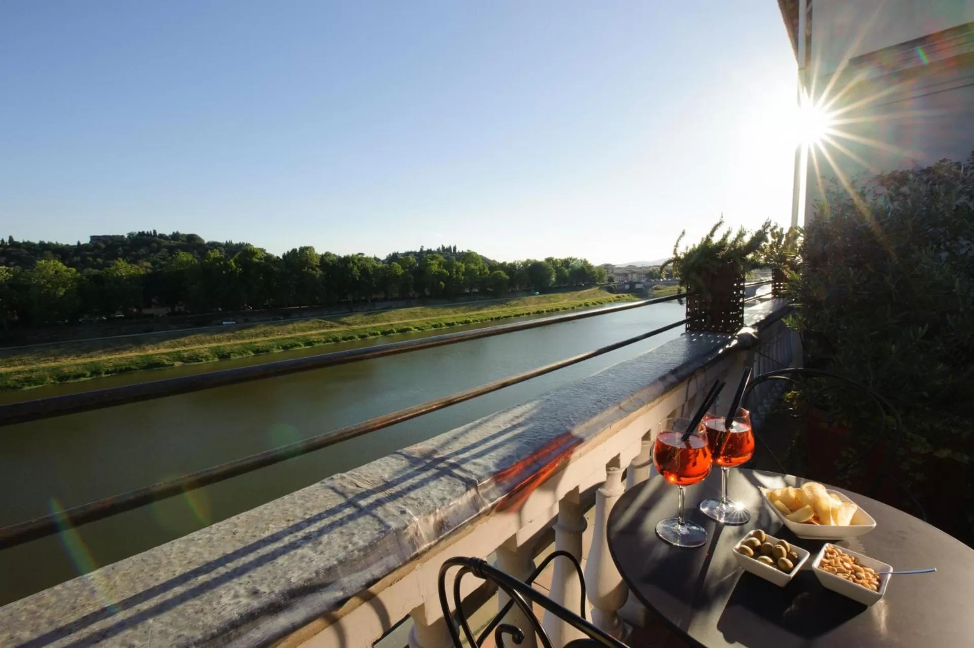 Restaurant/places to eat in Hotel Lungarno Vespucci 50