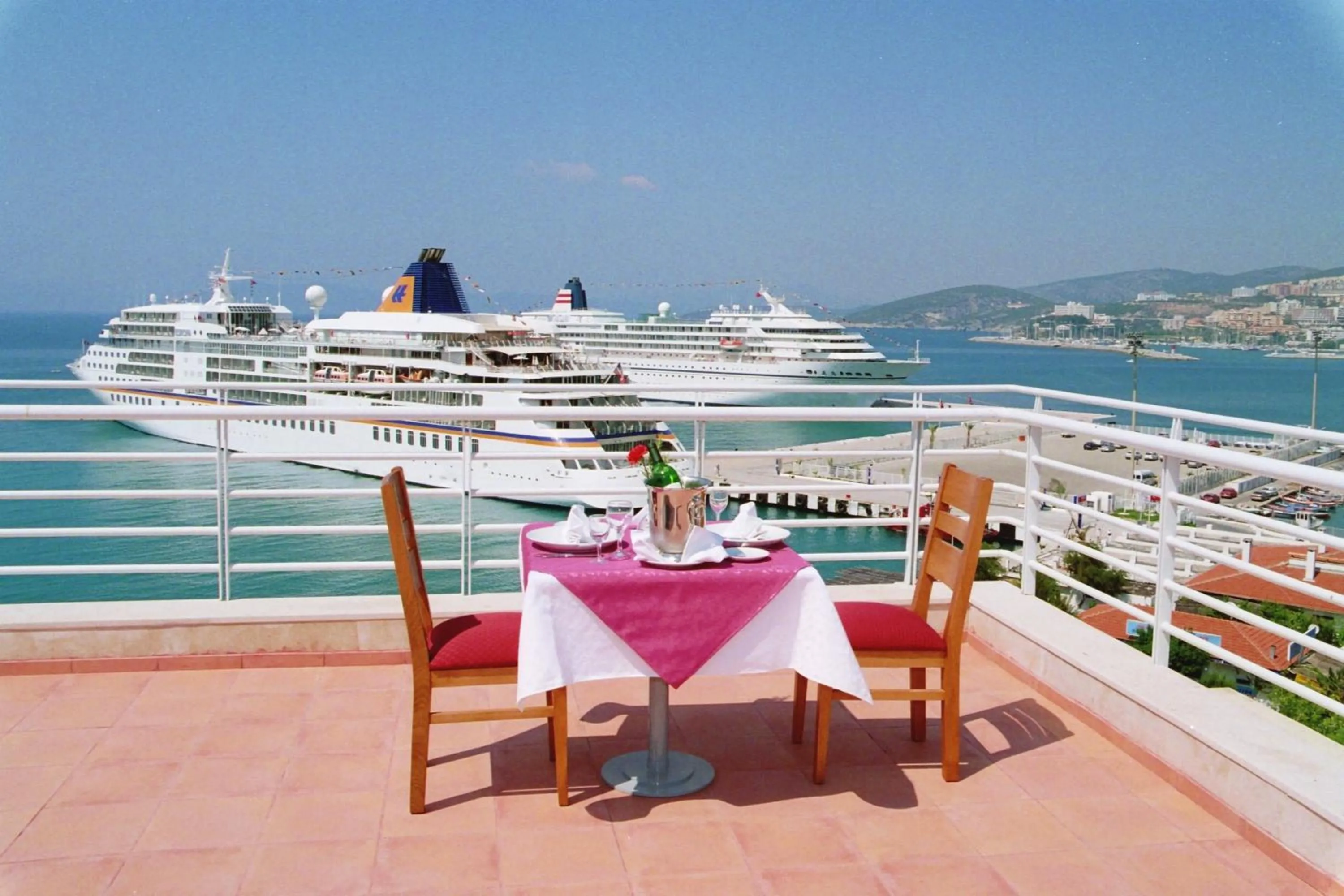 Restaurant/places to eat in Kayhanbey Hotel