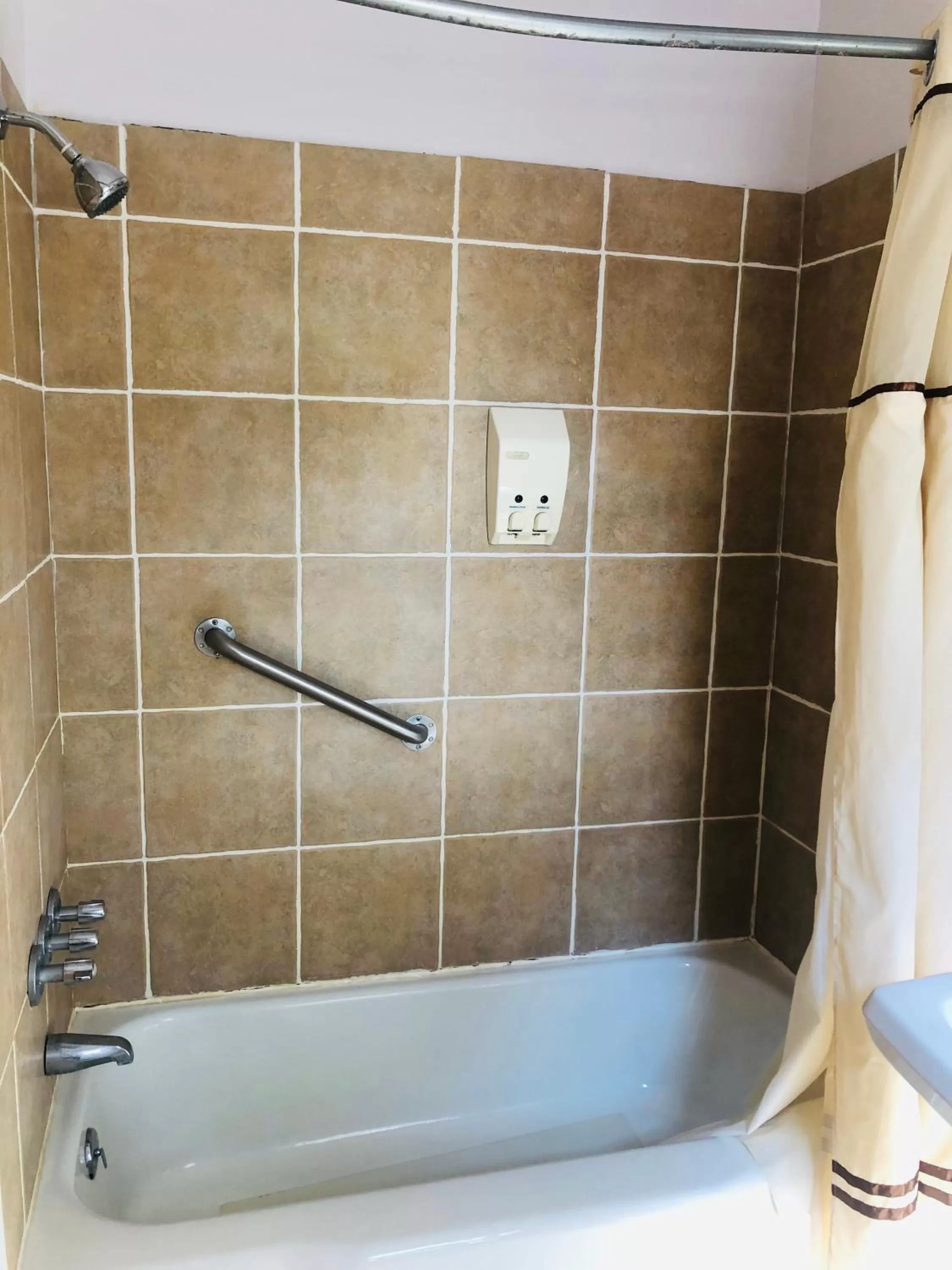 Bath, Bathroom in Gray Ghost Inn