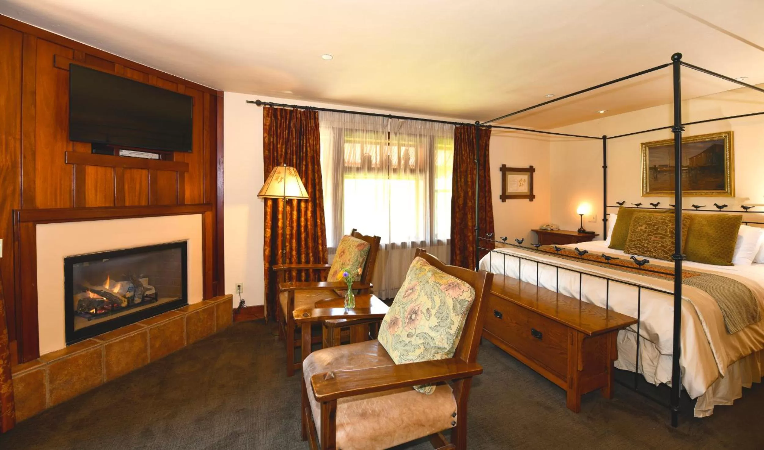 Bedroom, Bed in Blackbird Inn