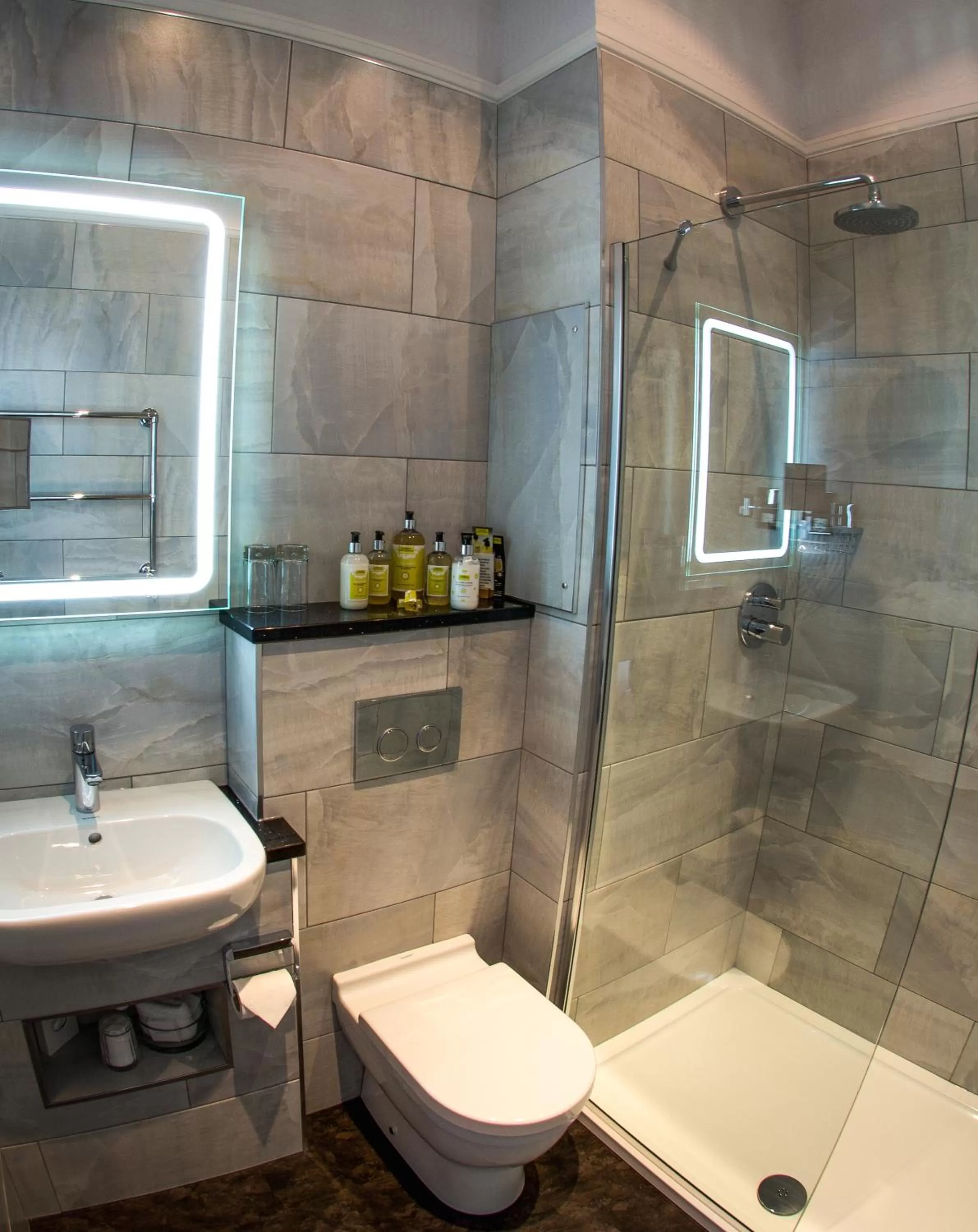 Shower in Fischers Baslow Hall - Chatsworth