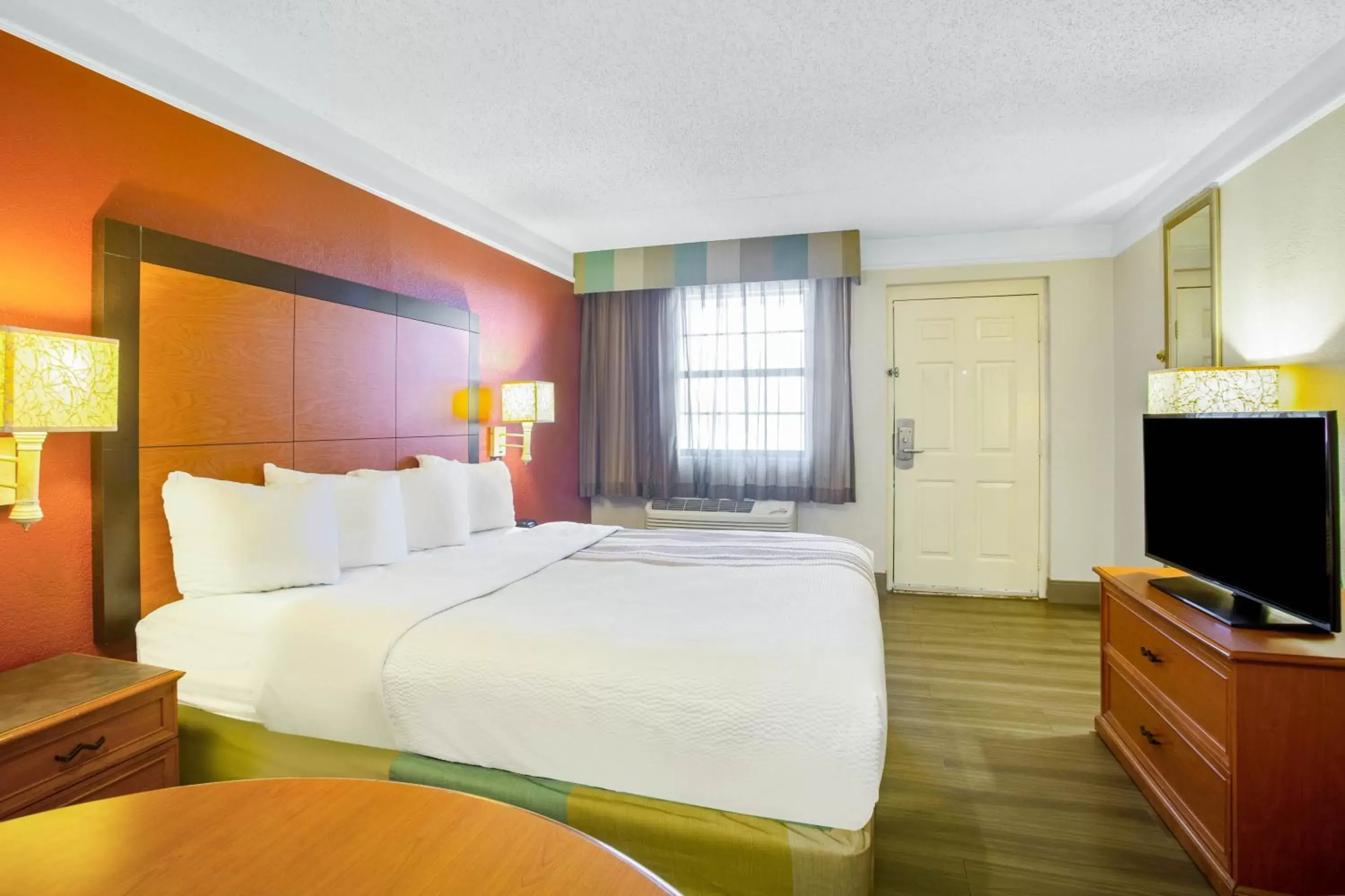 King Room in La Quinta Inn by Wyndham Victoria King Room in La Quinta Inn by Wyndham Victoria